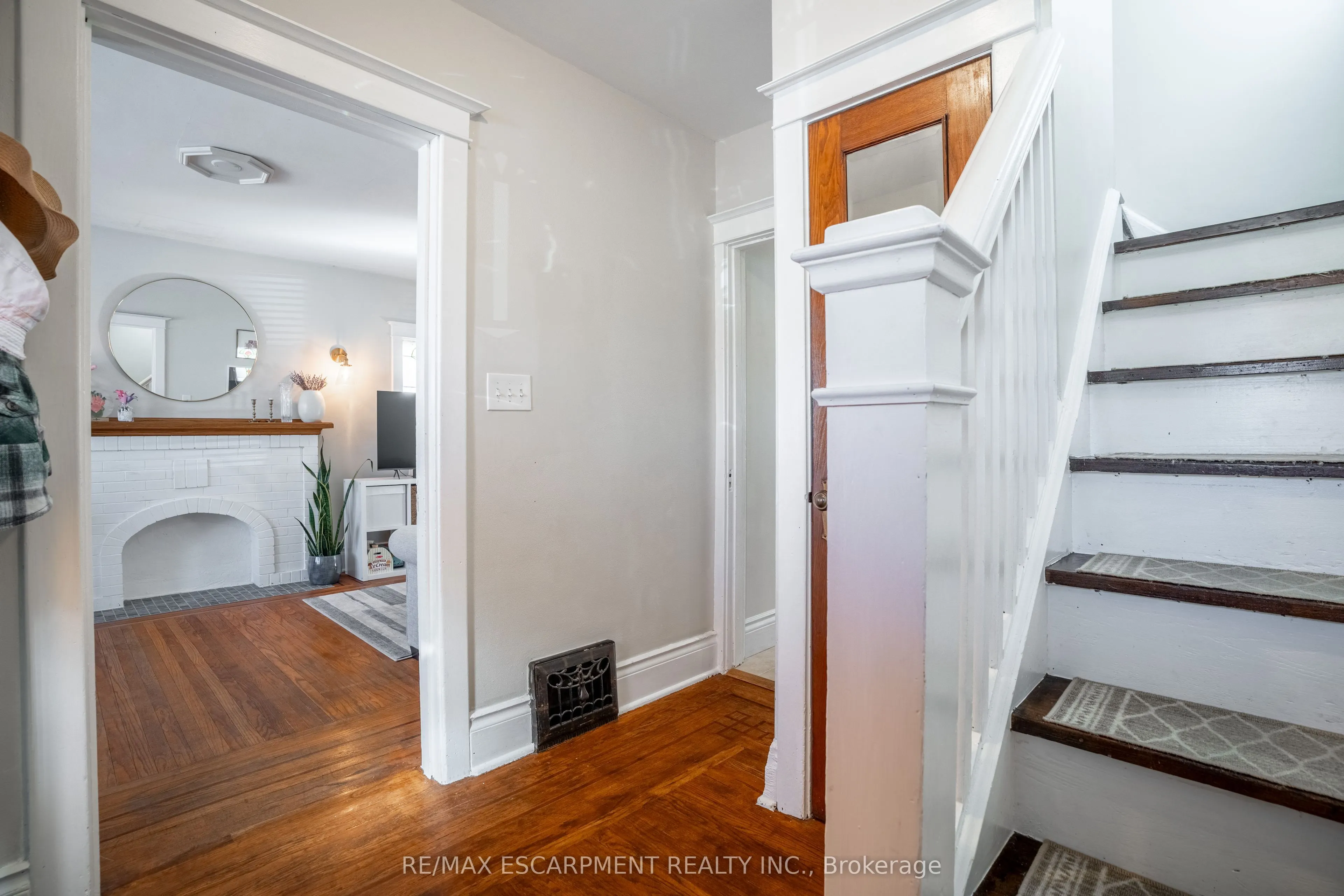 73 Kenilworth Avenue S