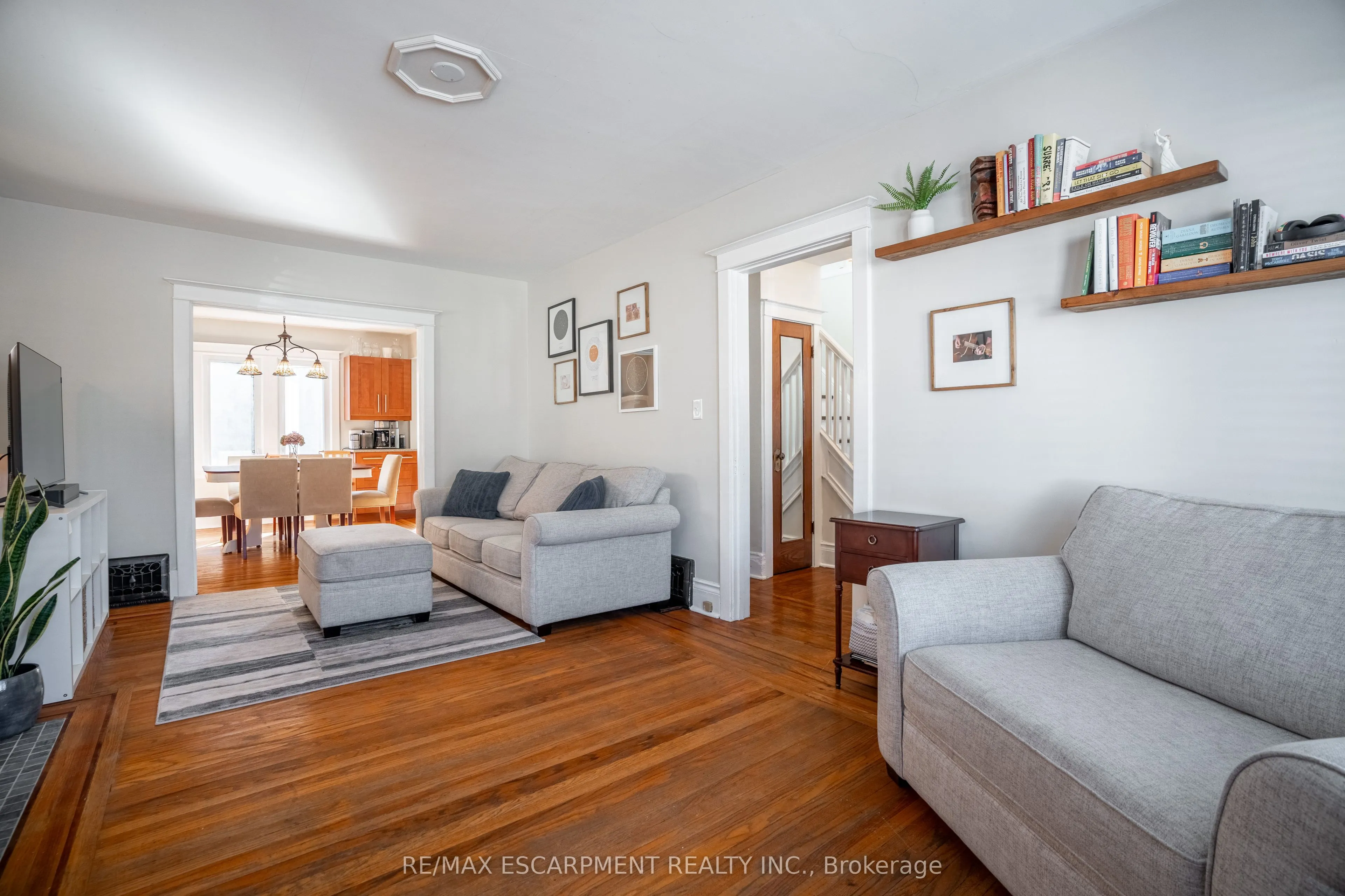 73 Kenilworth Avenue S
