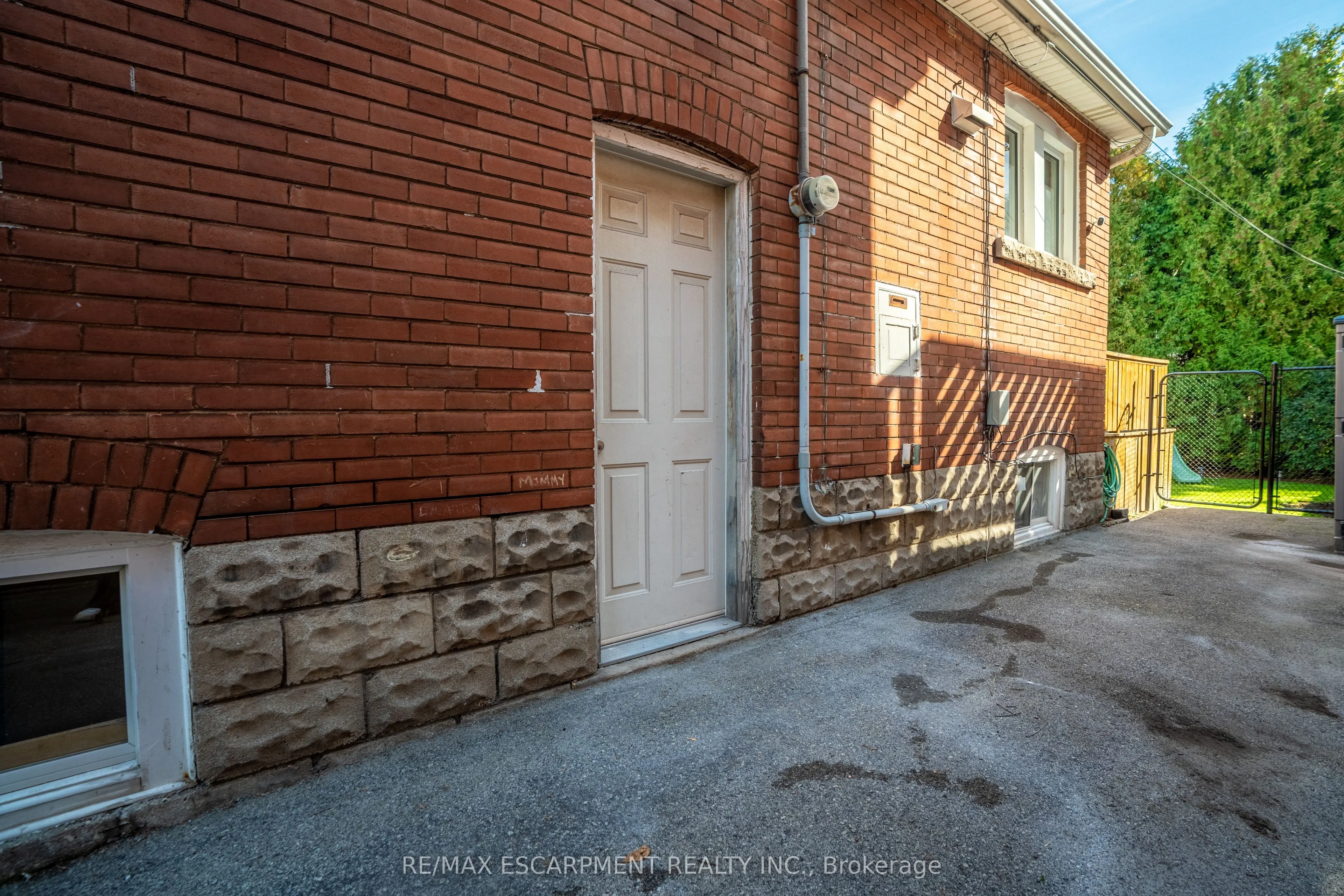73 Kenilworth Avenue S