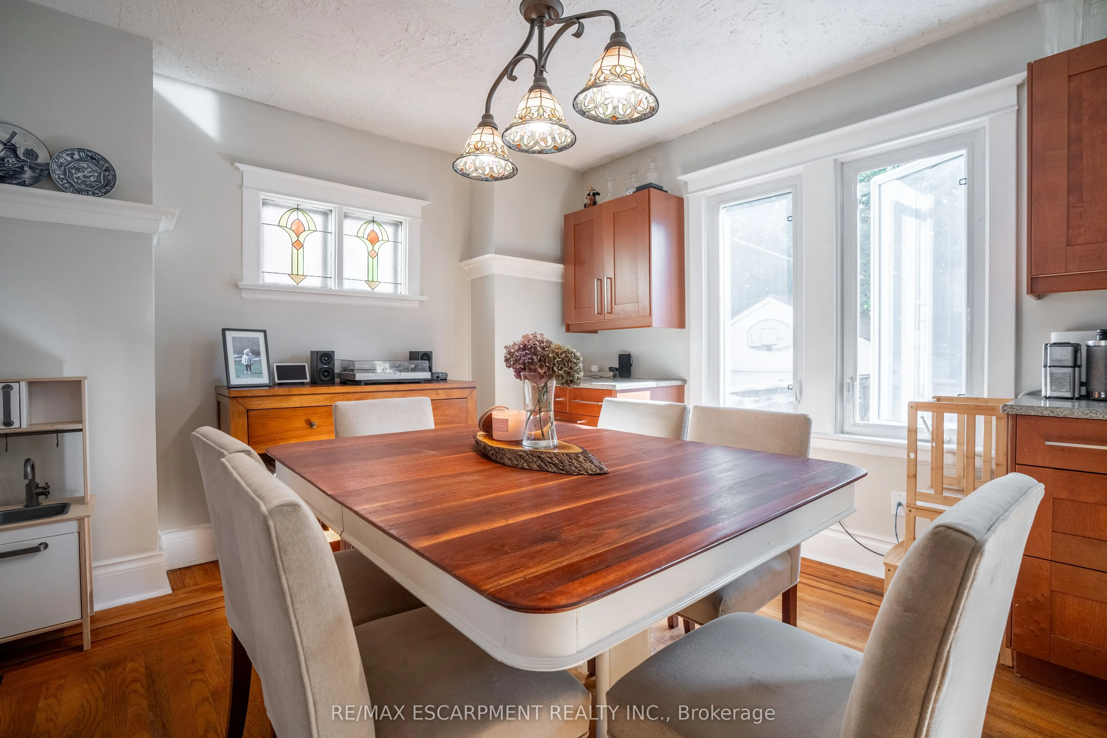 73 Kenilworth Avenue S