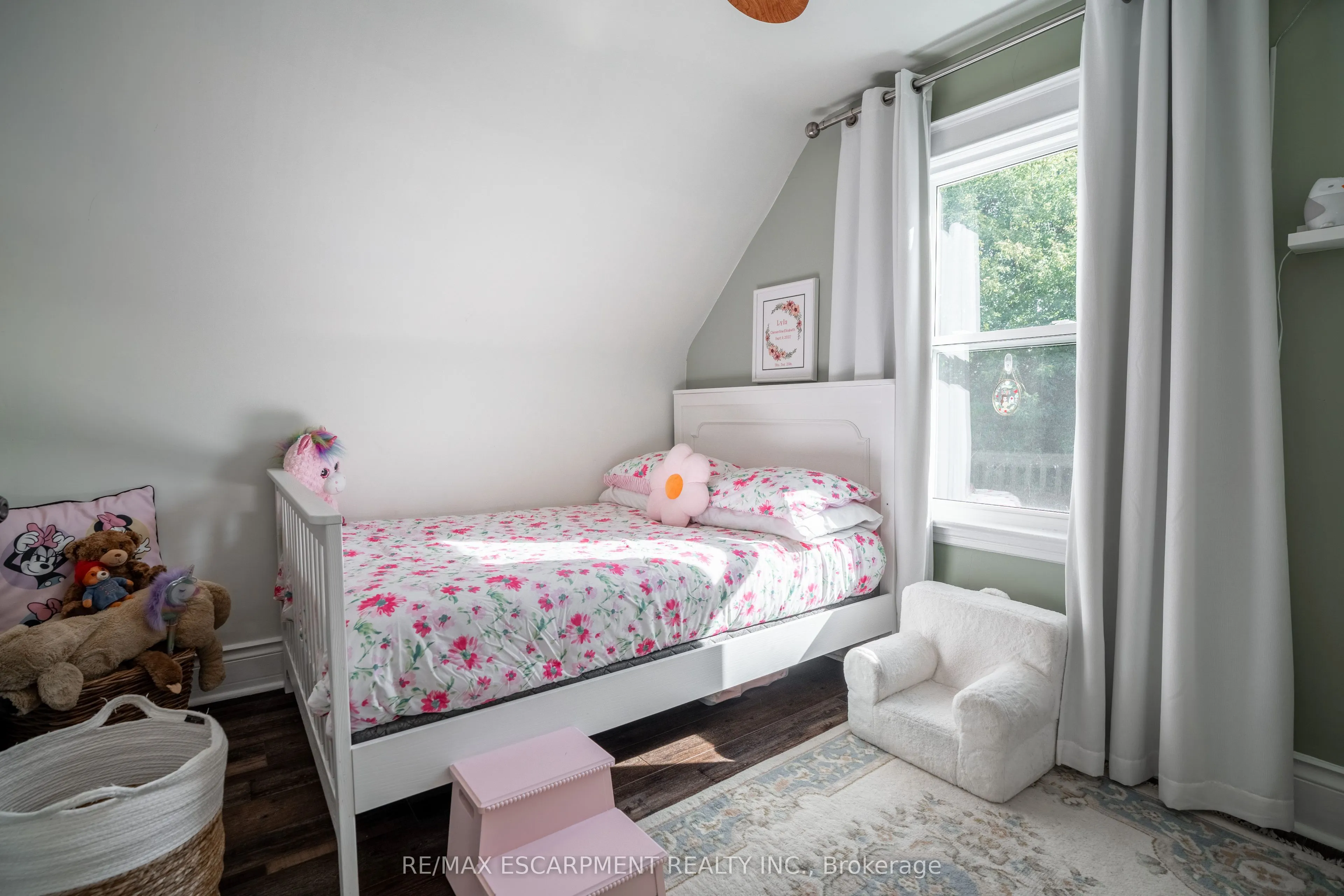 73 Kenilworth Avenue S
