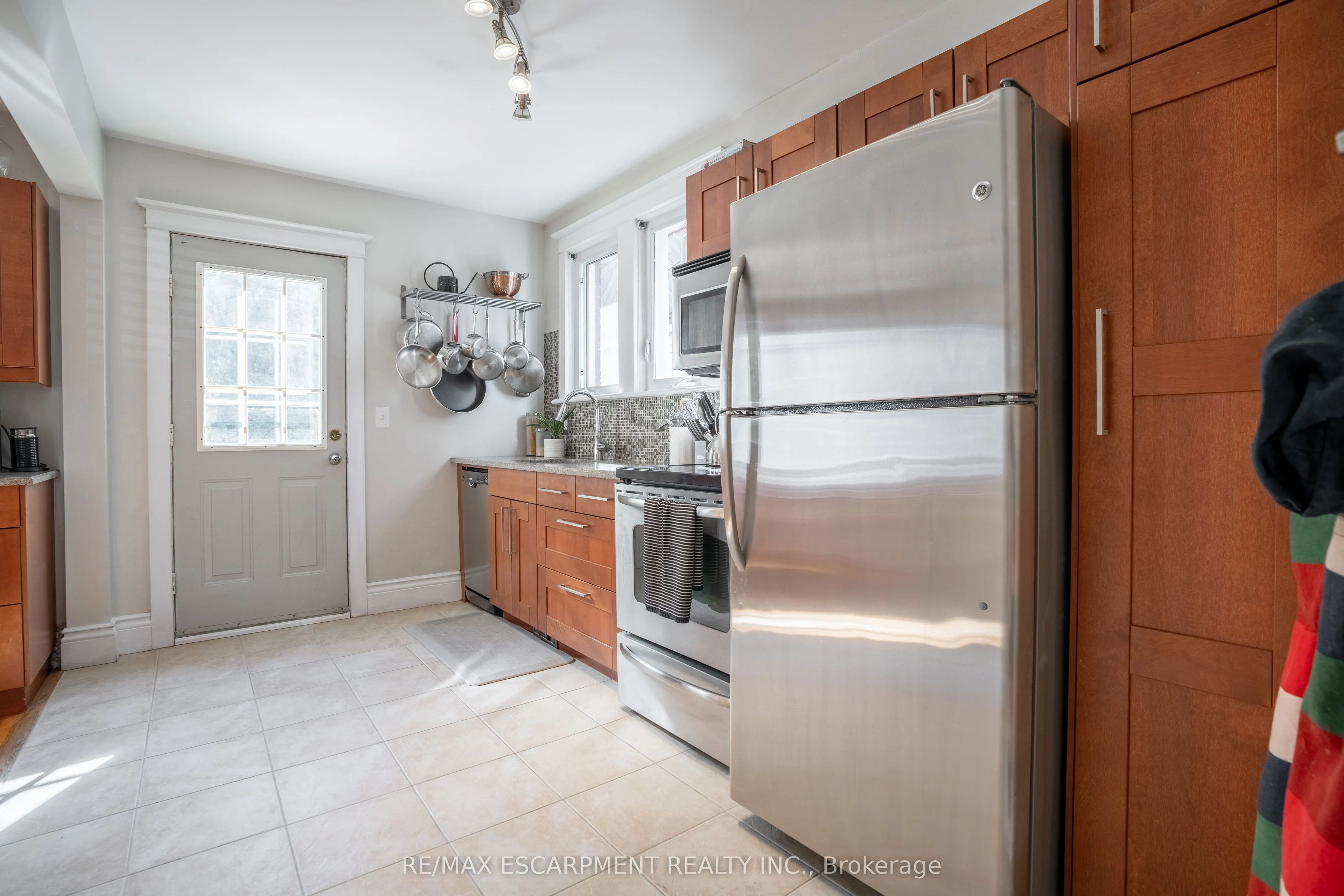 73 Kenilworth Avenue S