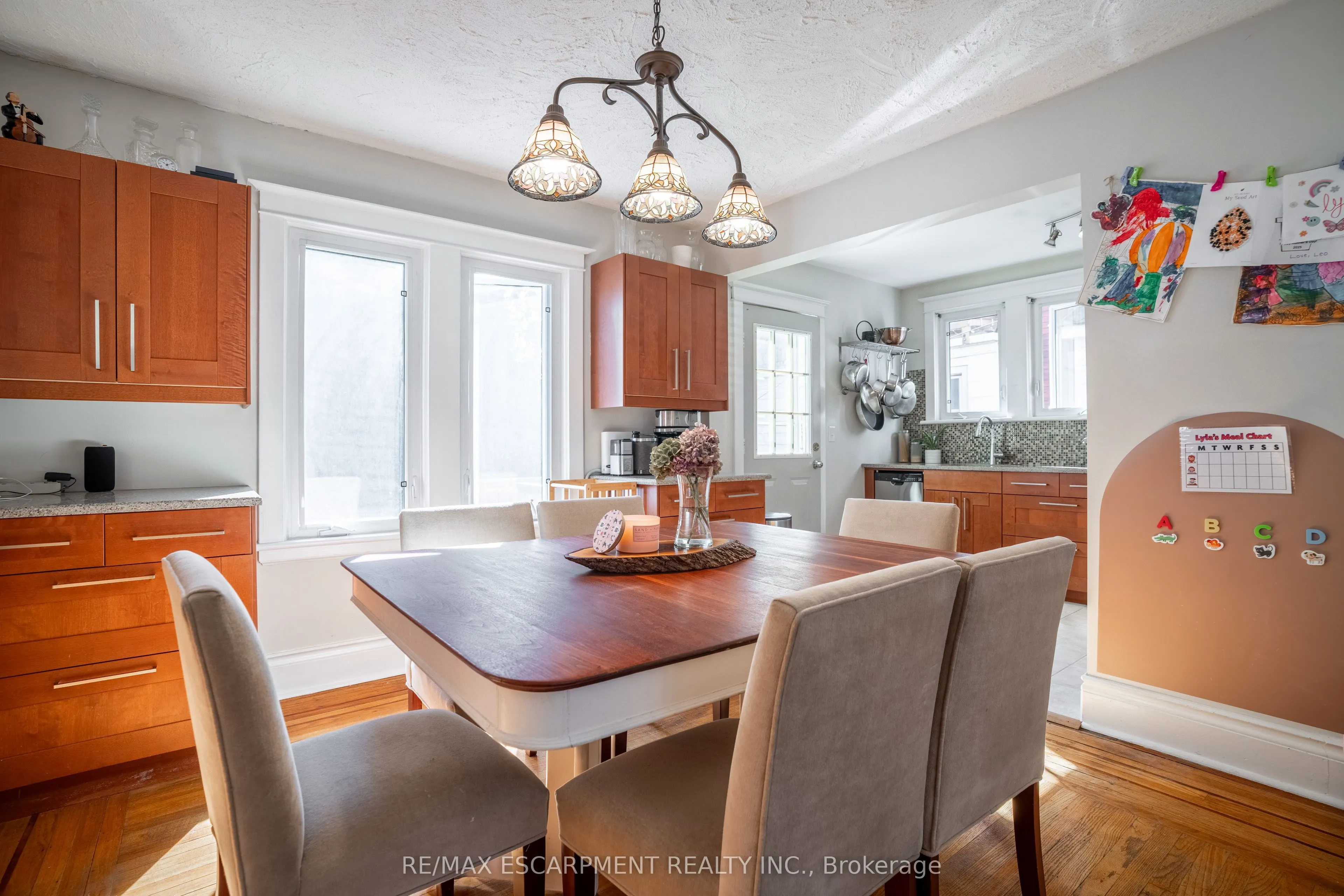 73 Kenilworth Avenue S