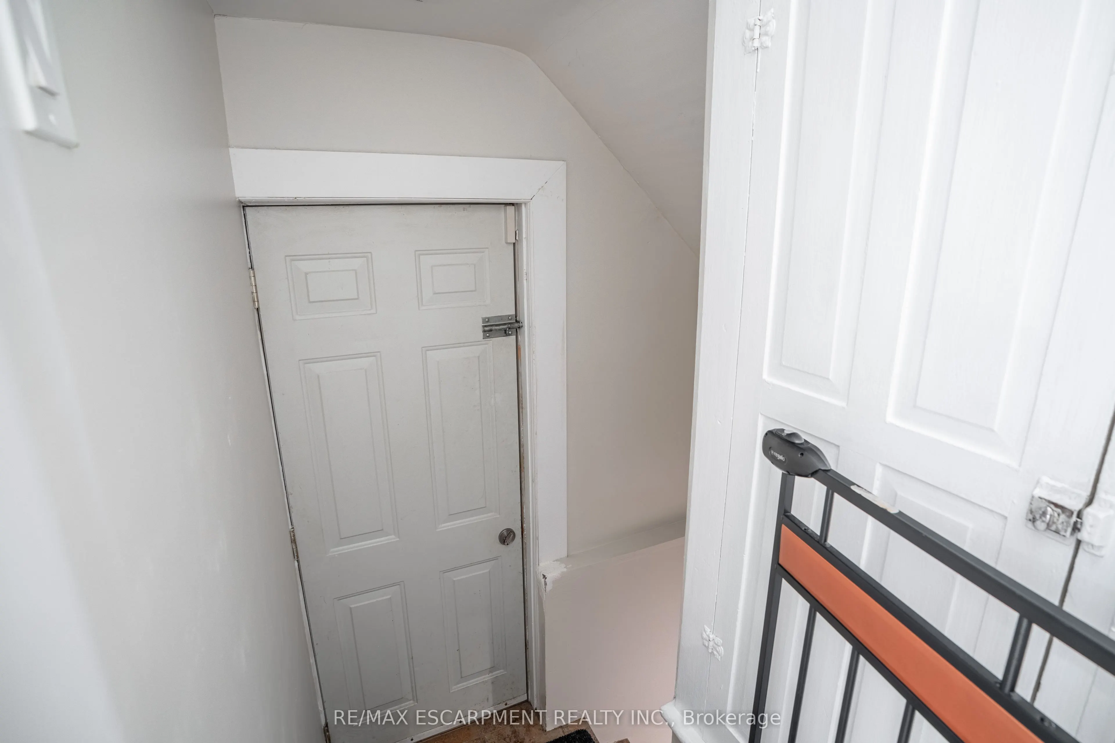 73 Kenilworth Avenue S