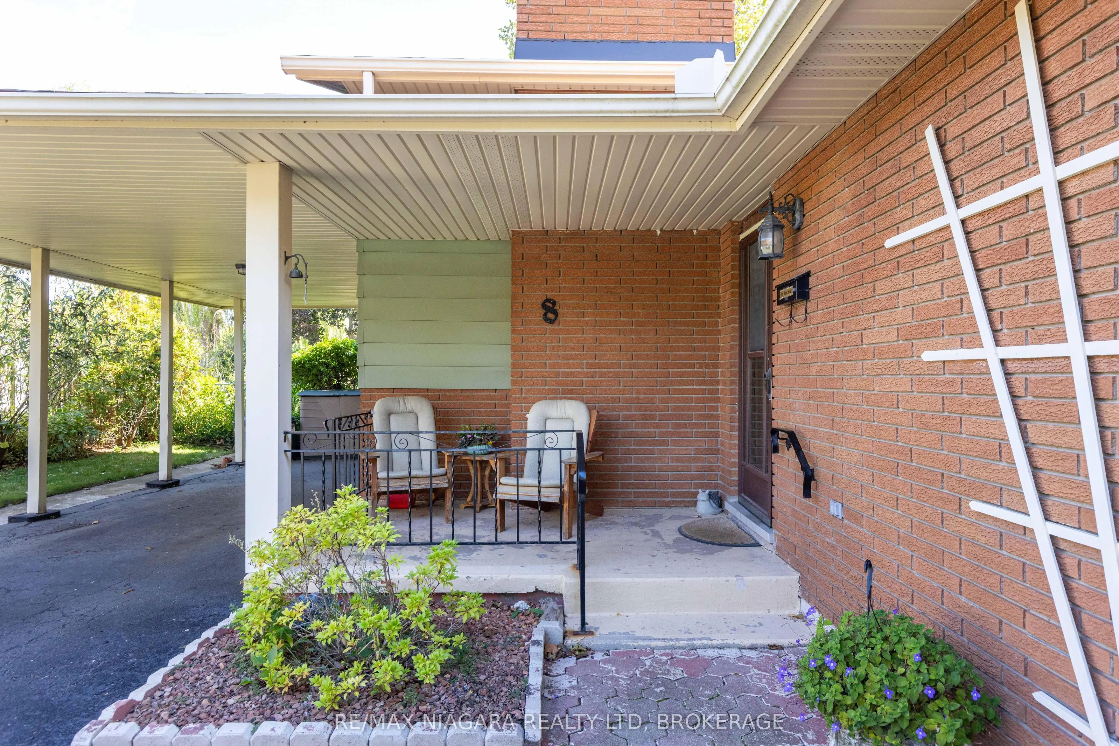 8 Jefferson Drive