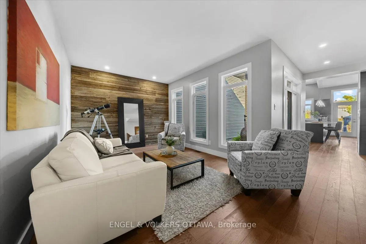 1003 Markwick Crescent