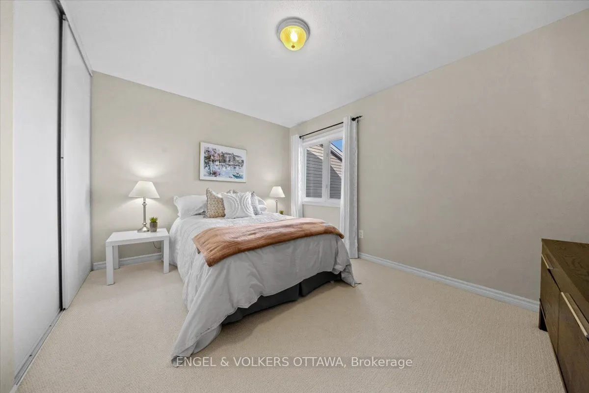 1003 Markwick Crescent