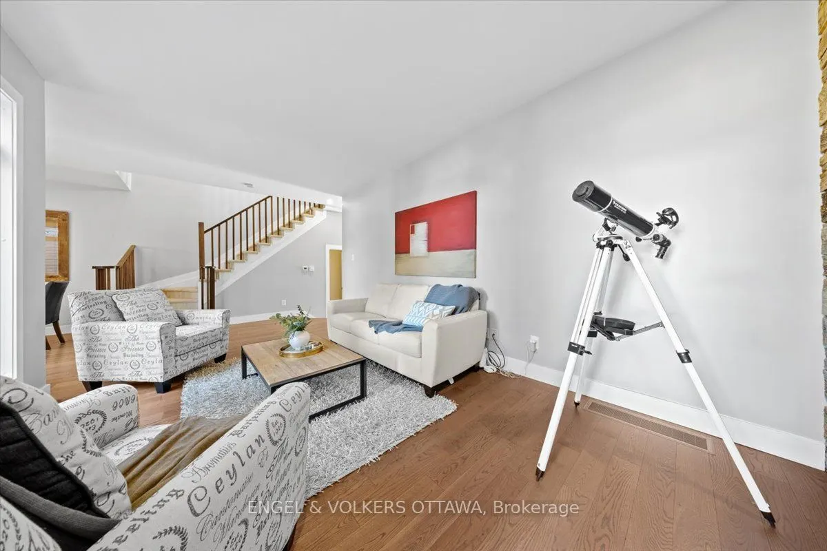 1003 Markwick Crescent