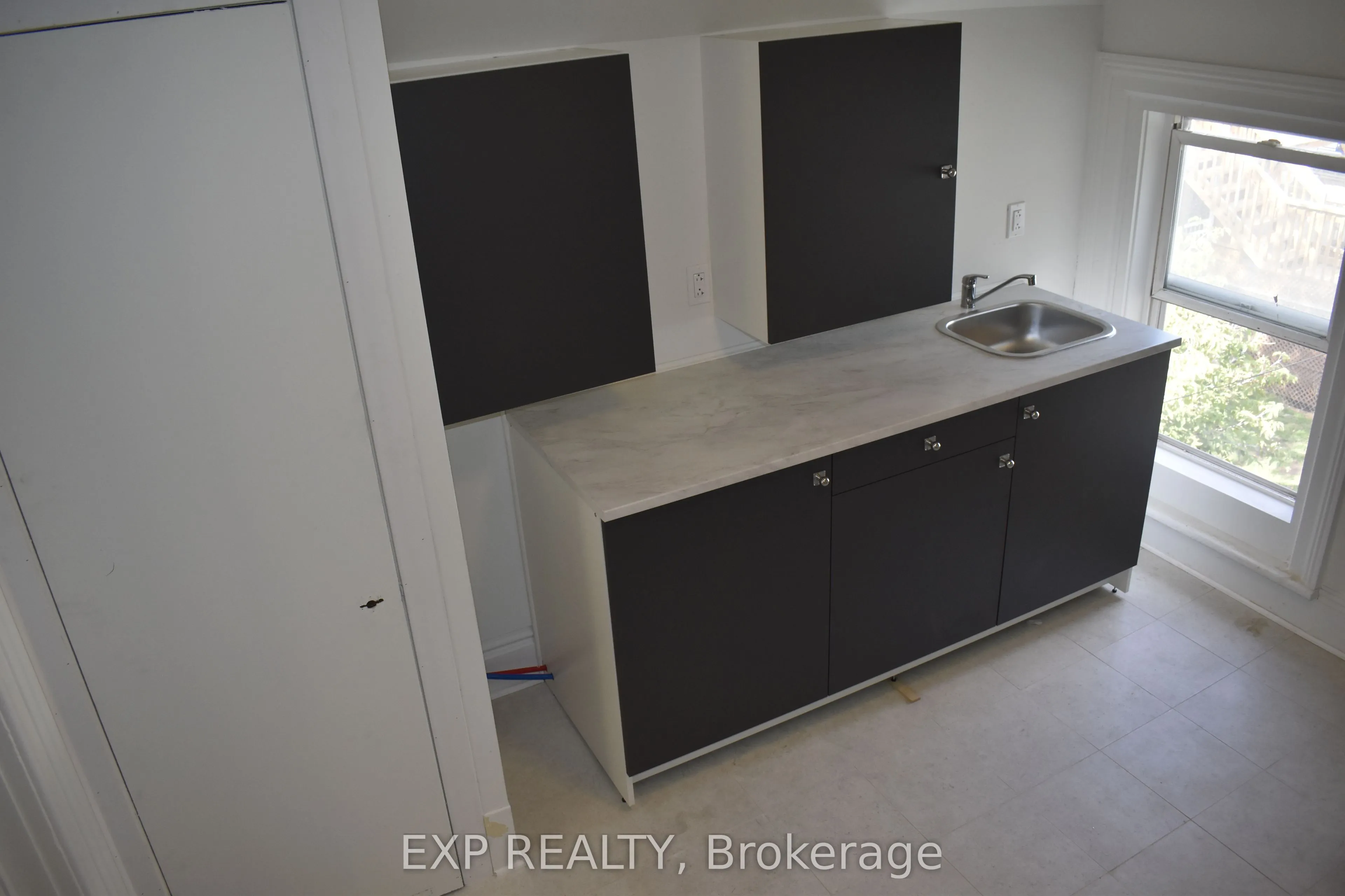 14 Halliday Street, #B ( second floor)