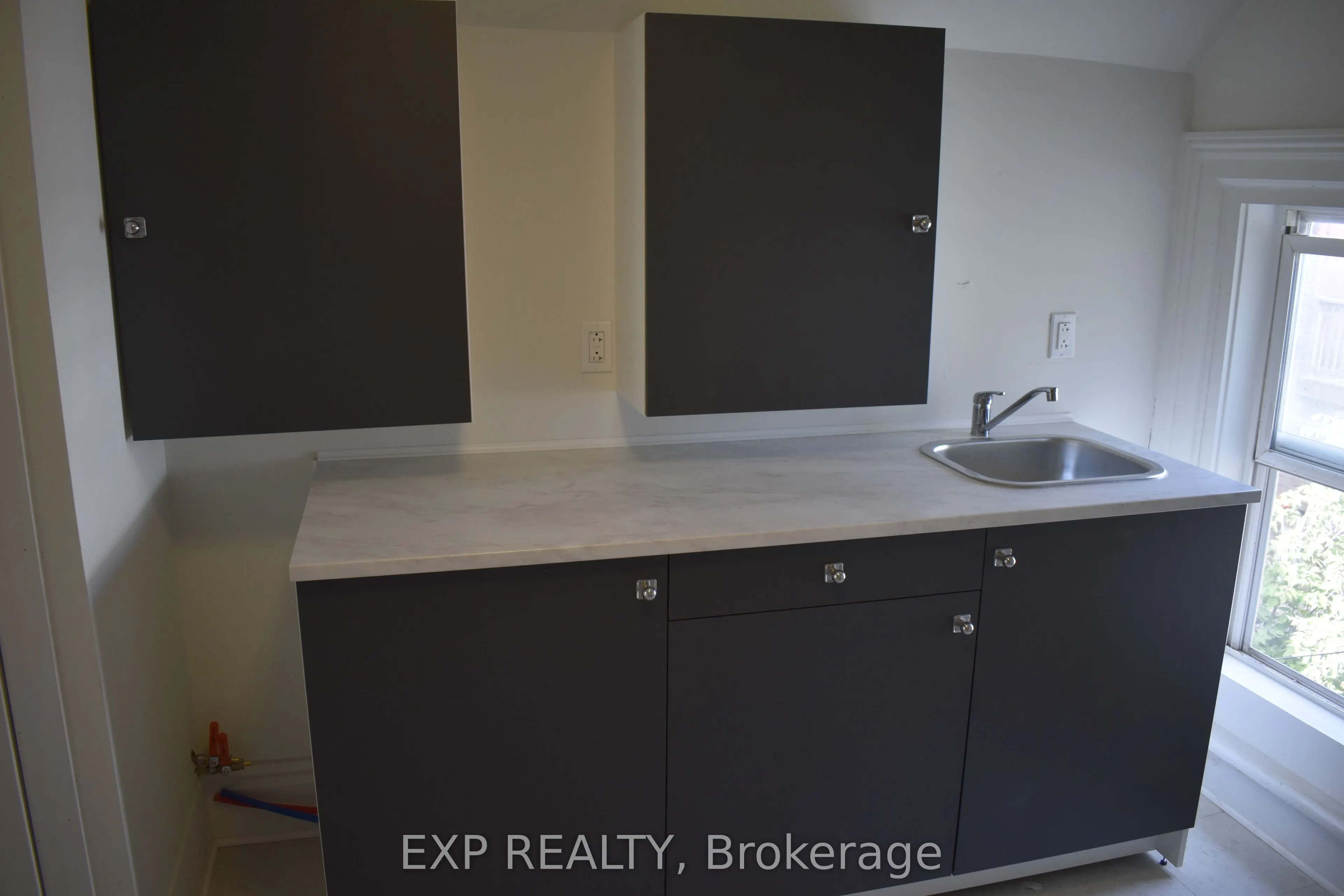 14 Halliday Street, #B ( second floor)