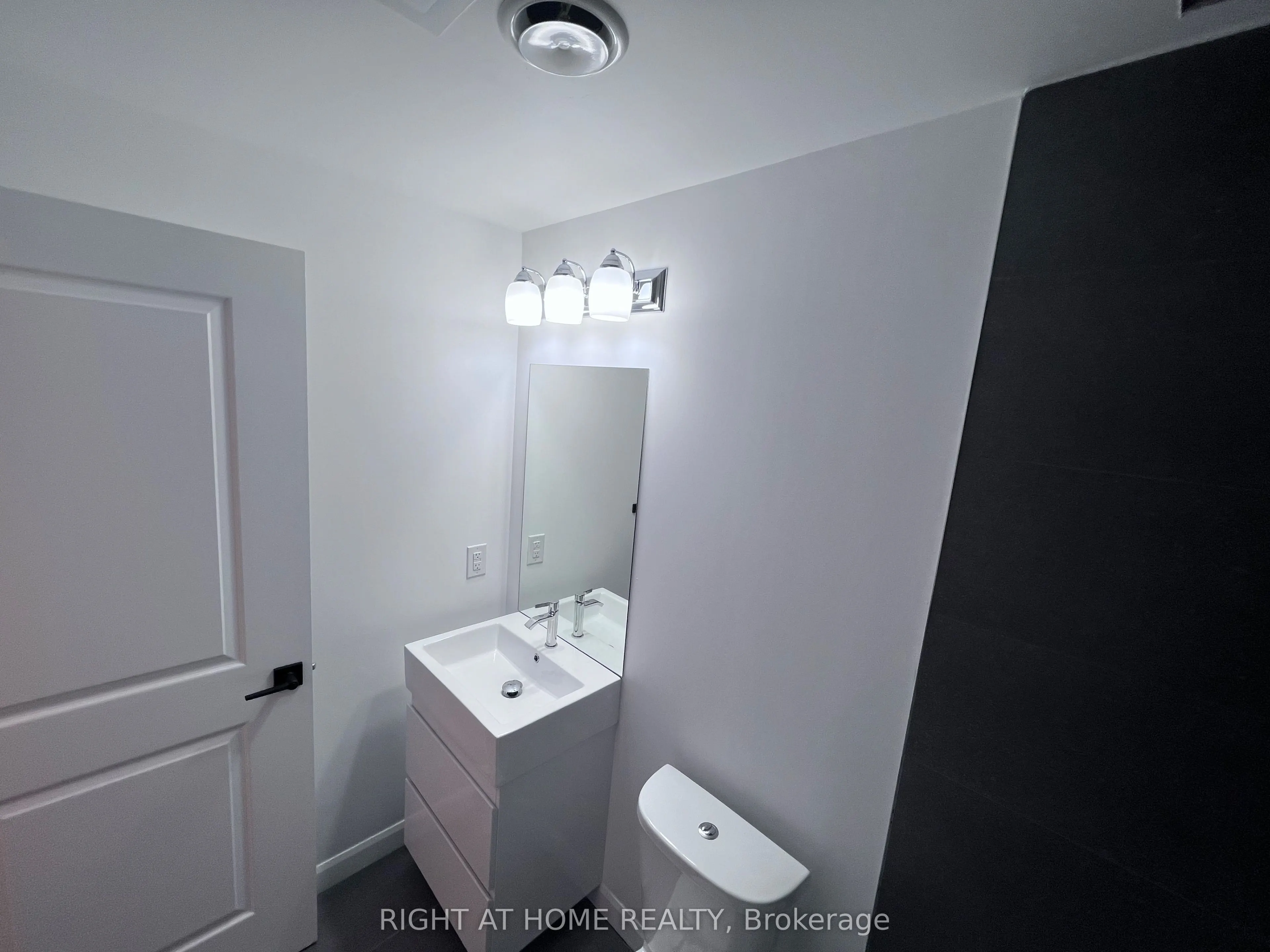7 Erie Avenue, #711