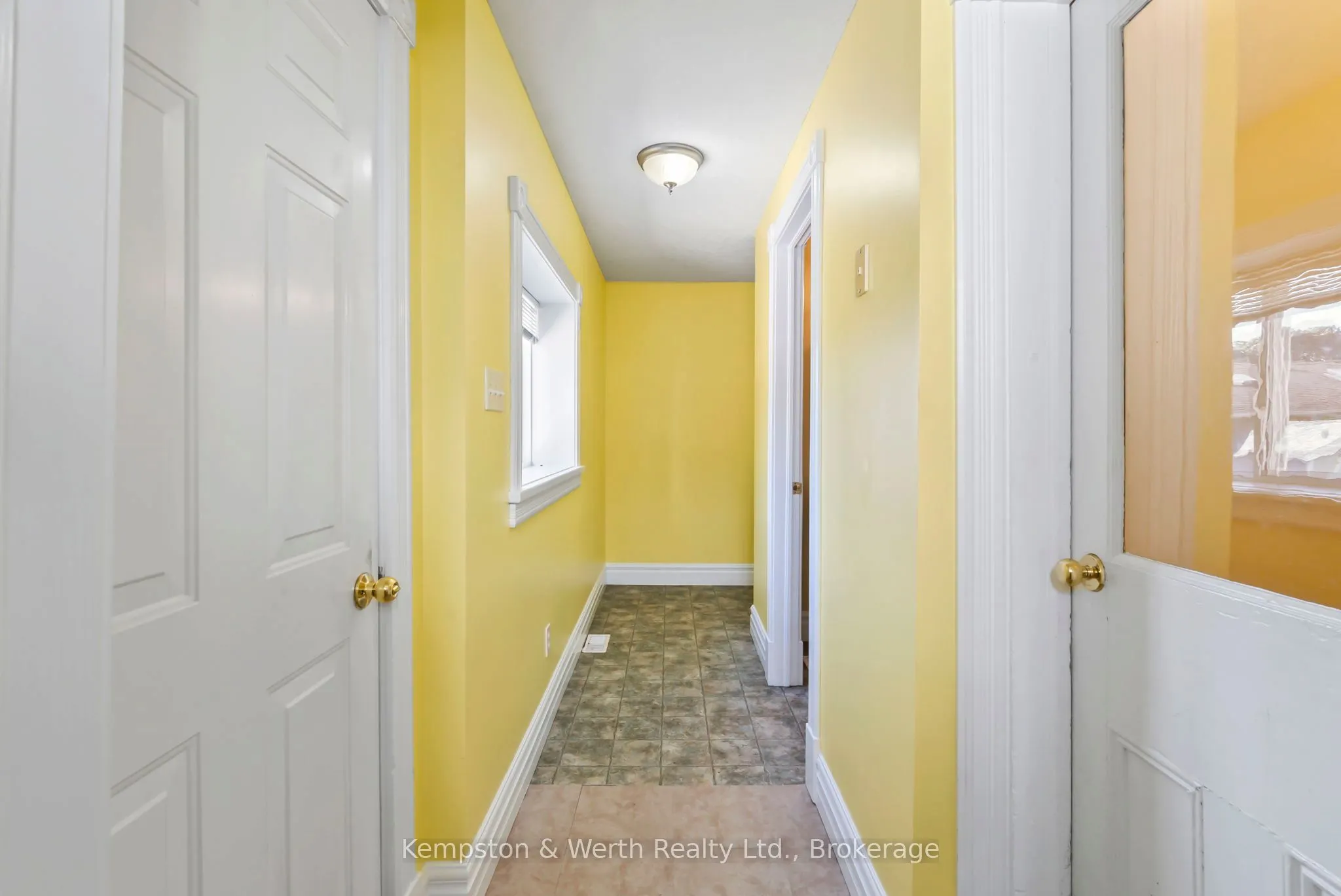 439 Main Street W