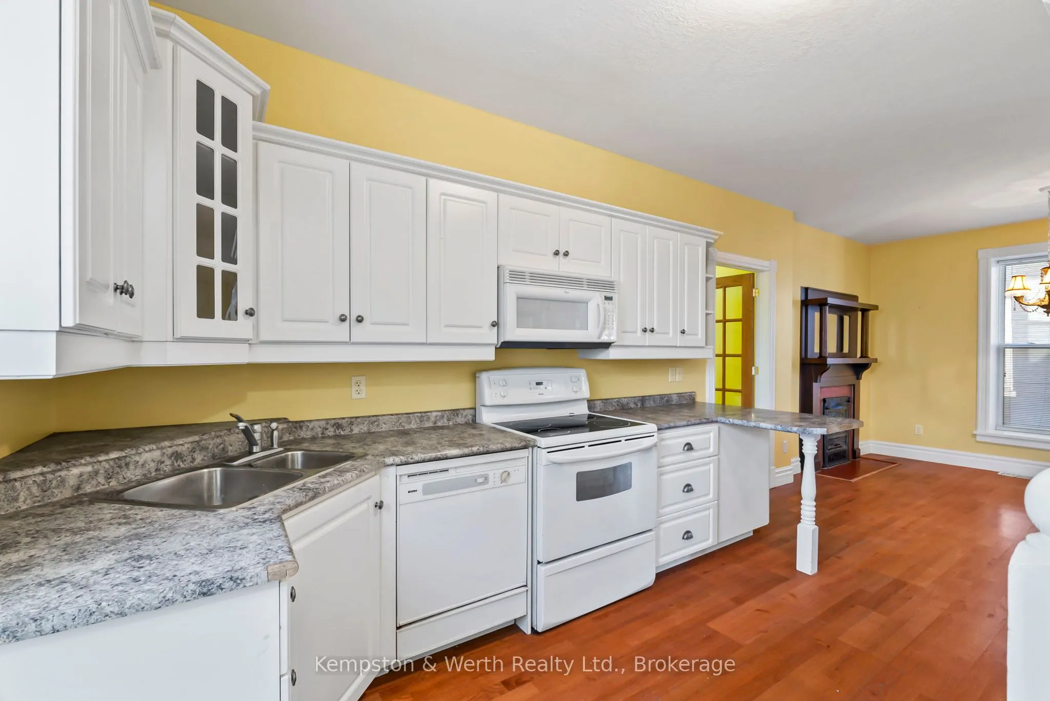 439 Main Street W