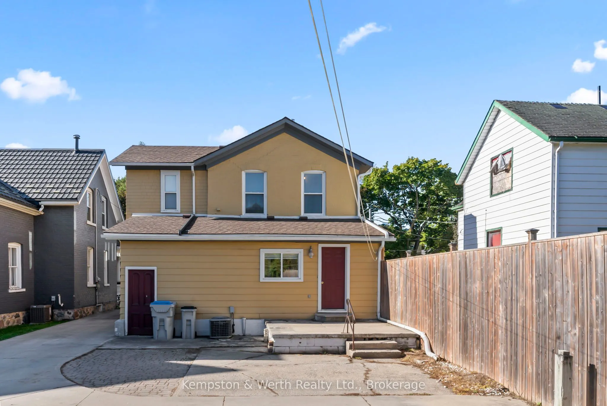 439 Main Street W