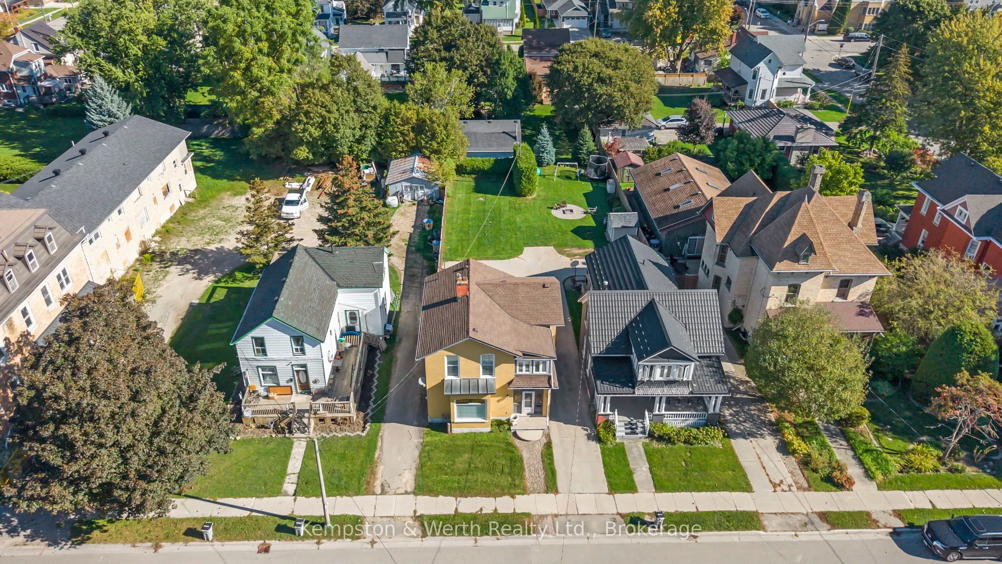 439 Main Street W
