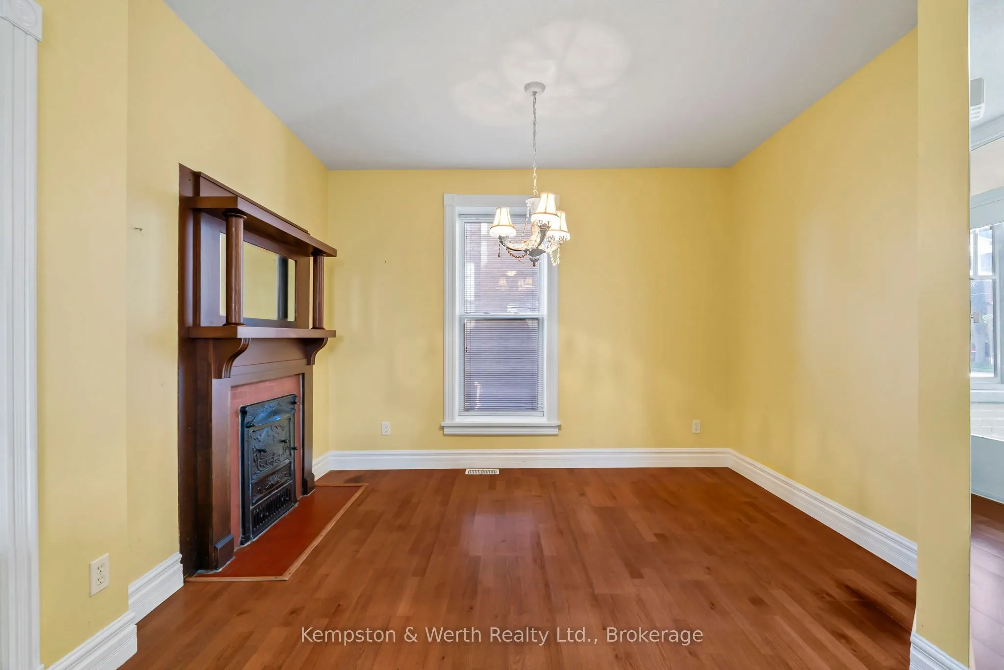 439 Main Street W