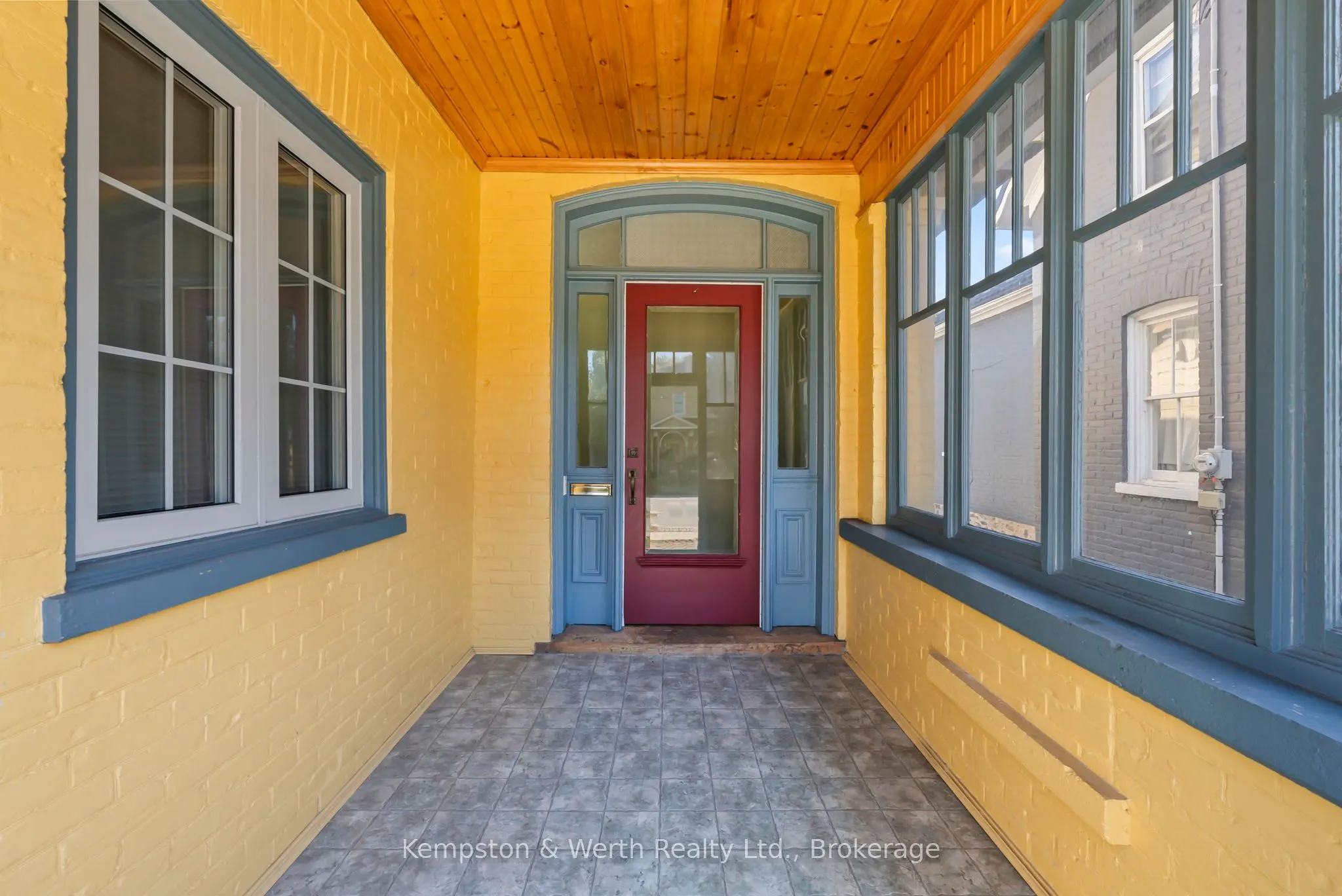 439 Main Street W