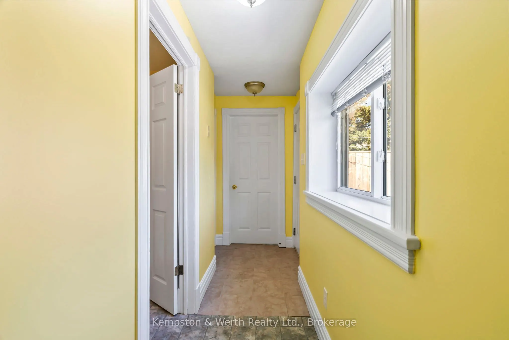 439 Main Street W