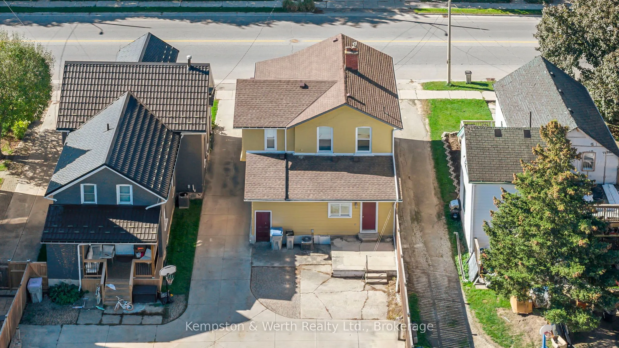 439 Main Street W