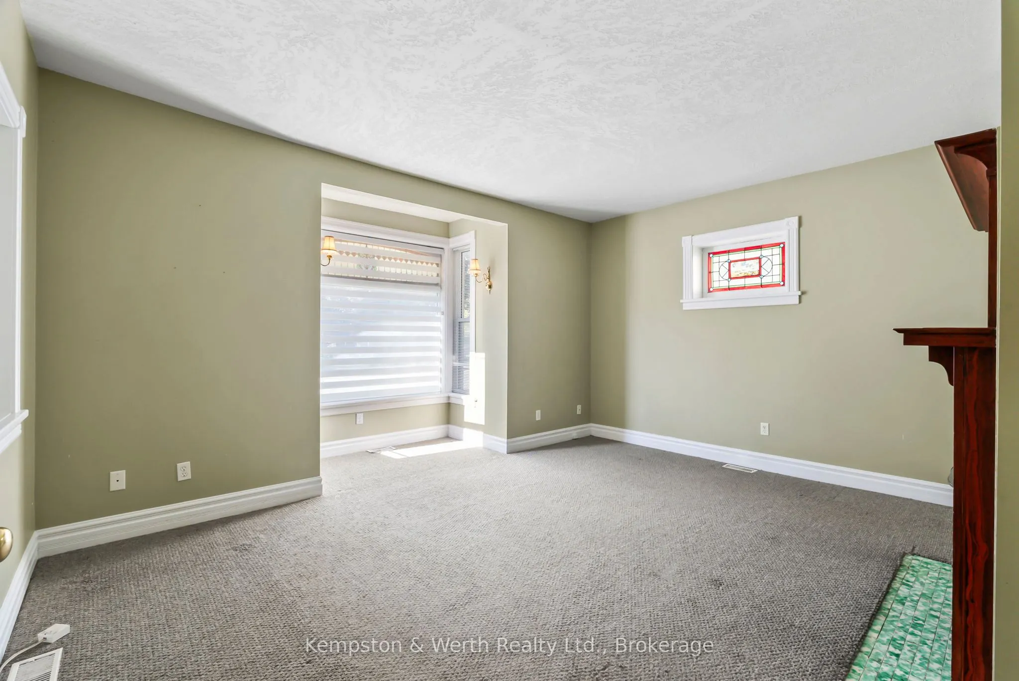 439 Main Street W