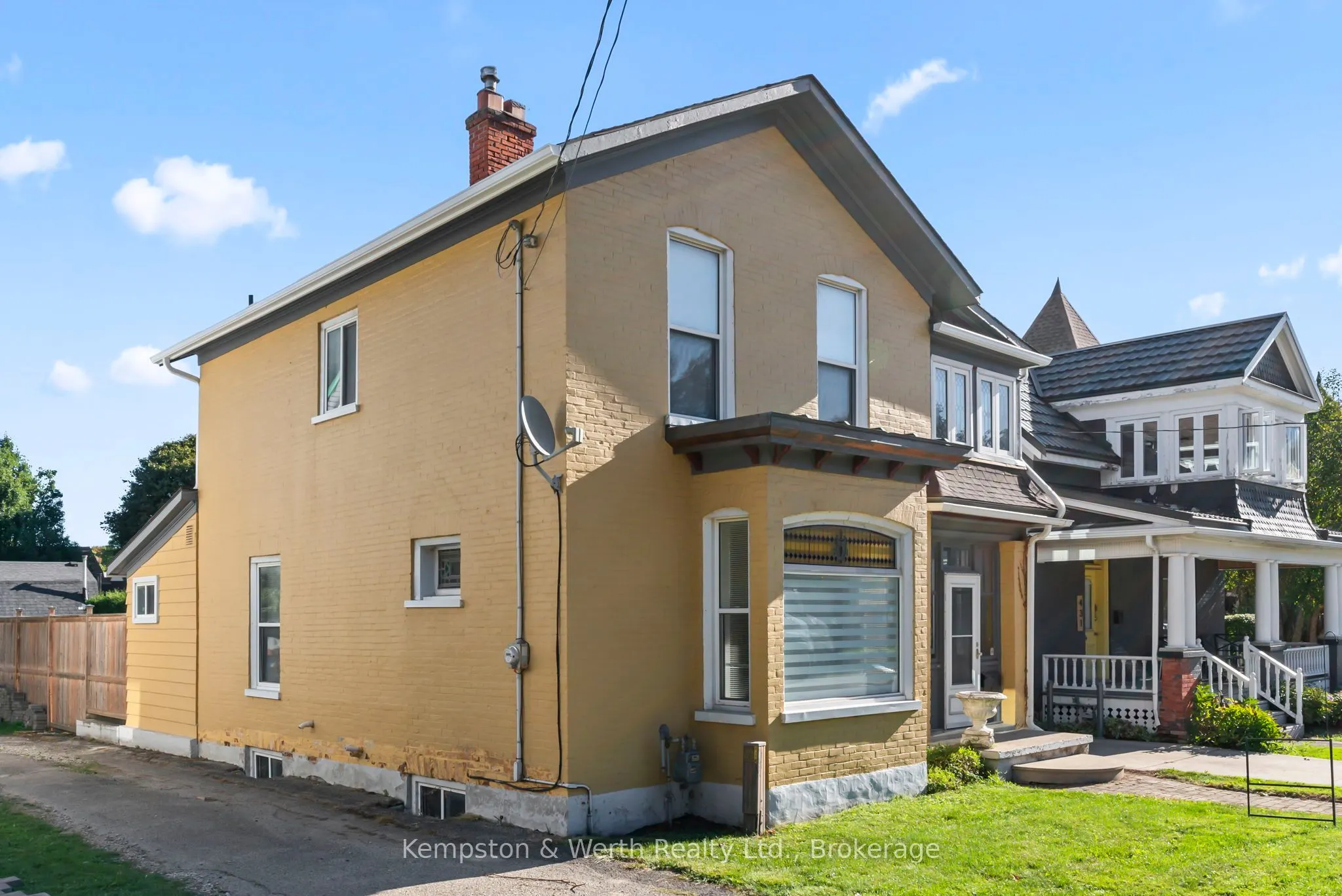 439 Main Street W