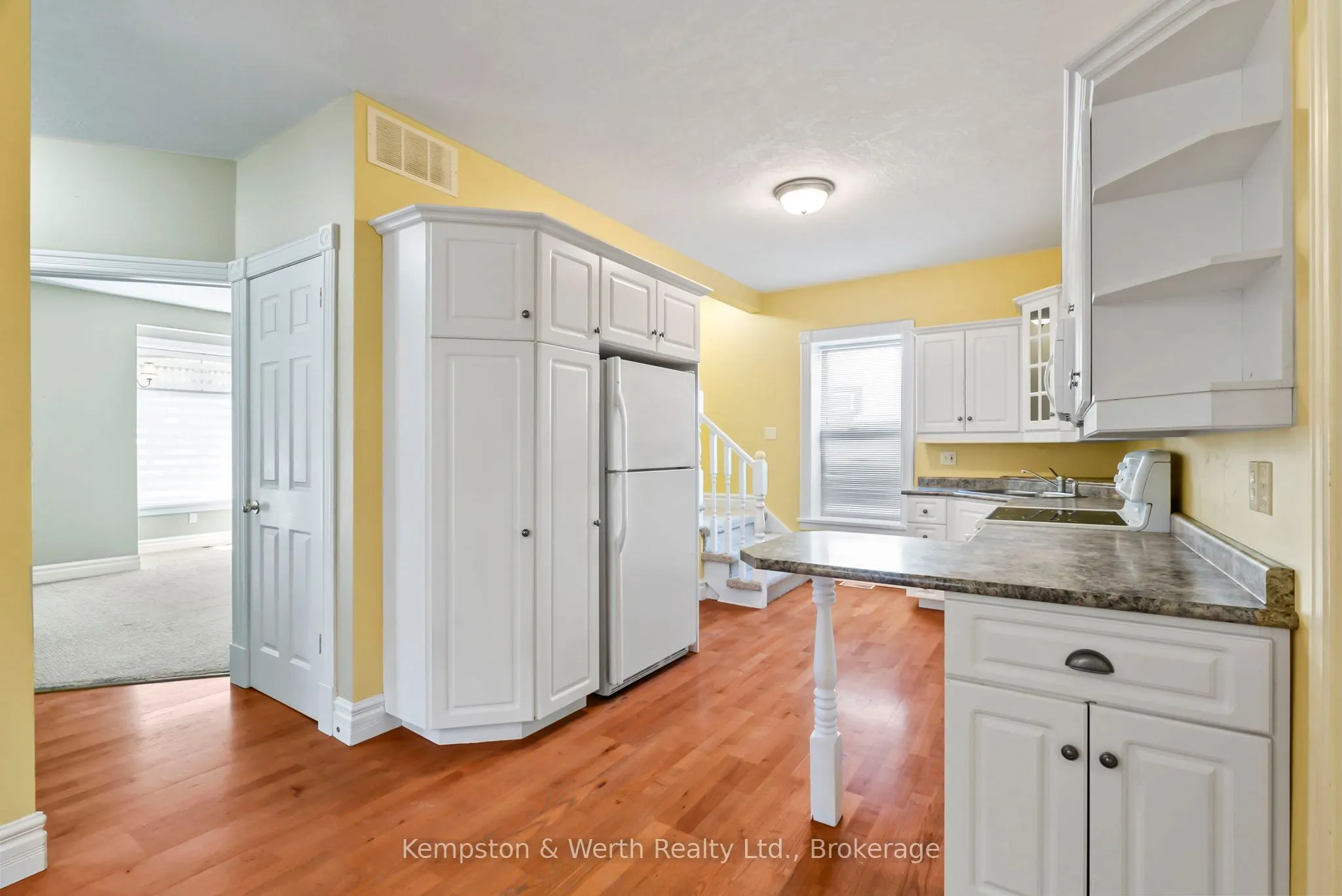 439 Main Street W