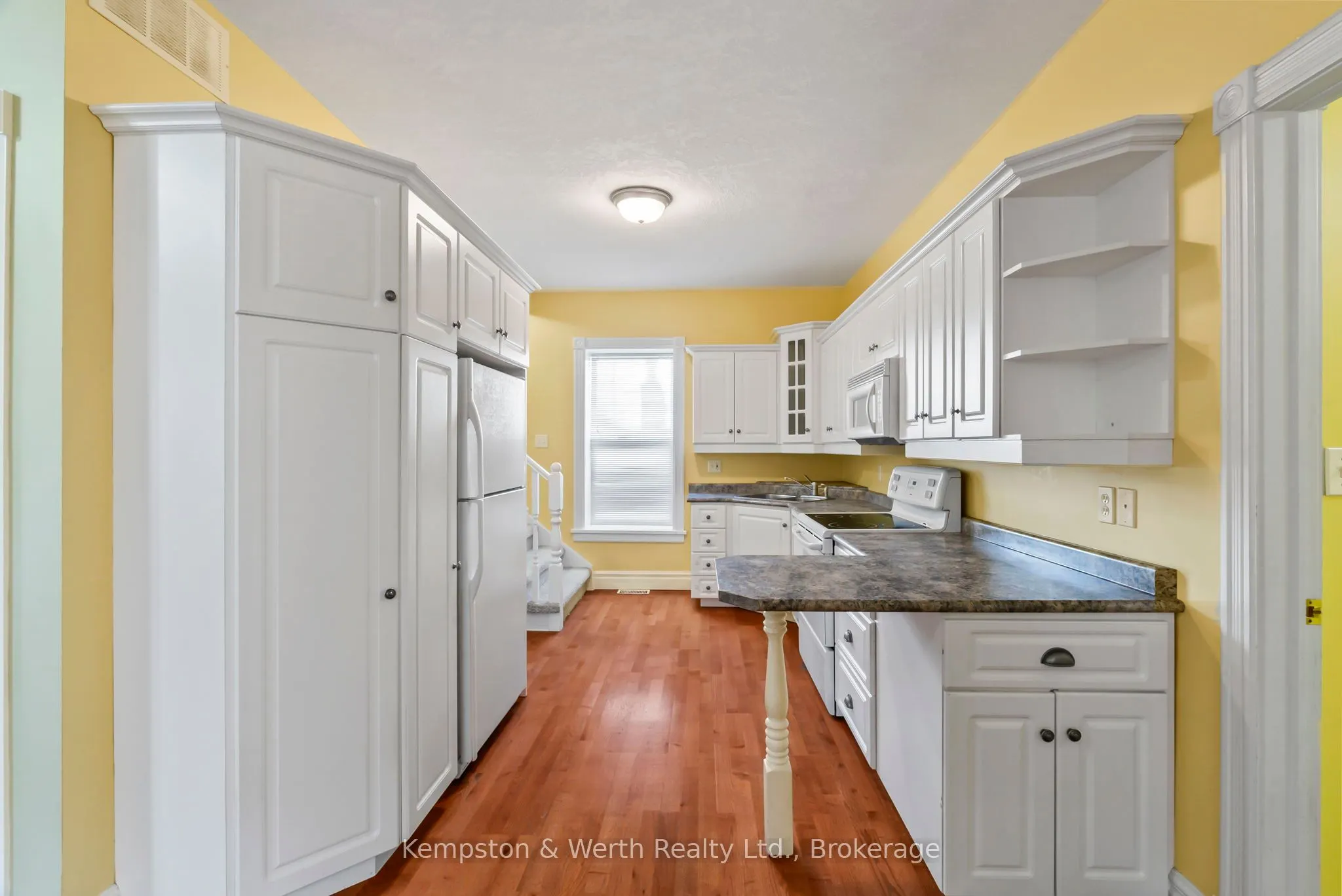 439 Main Street W