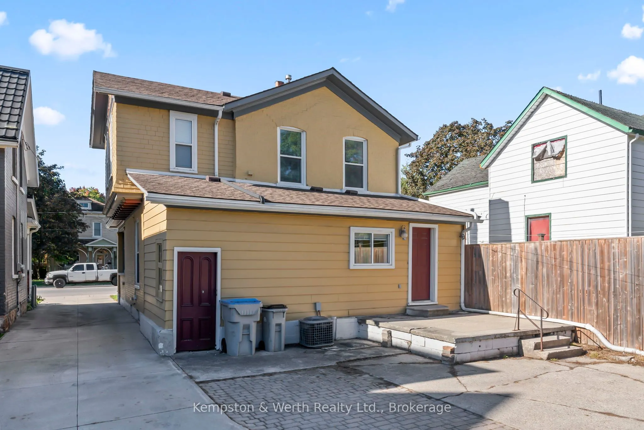 439 Main Street W