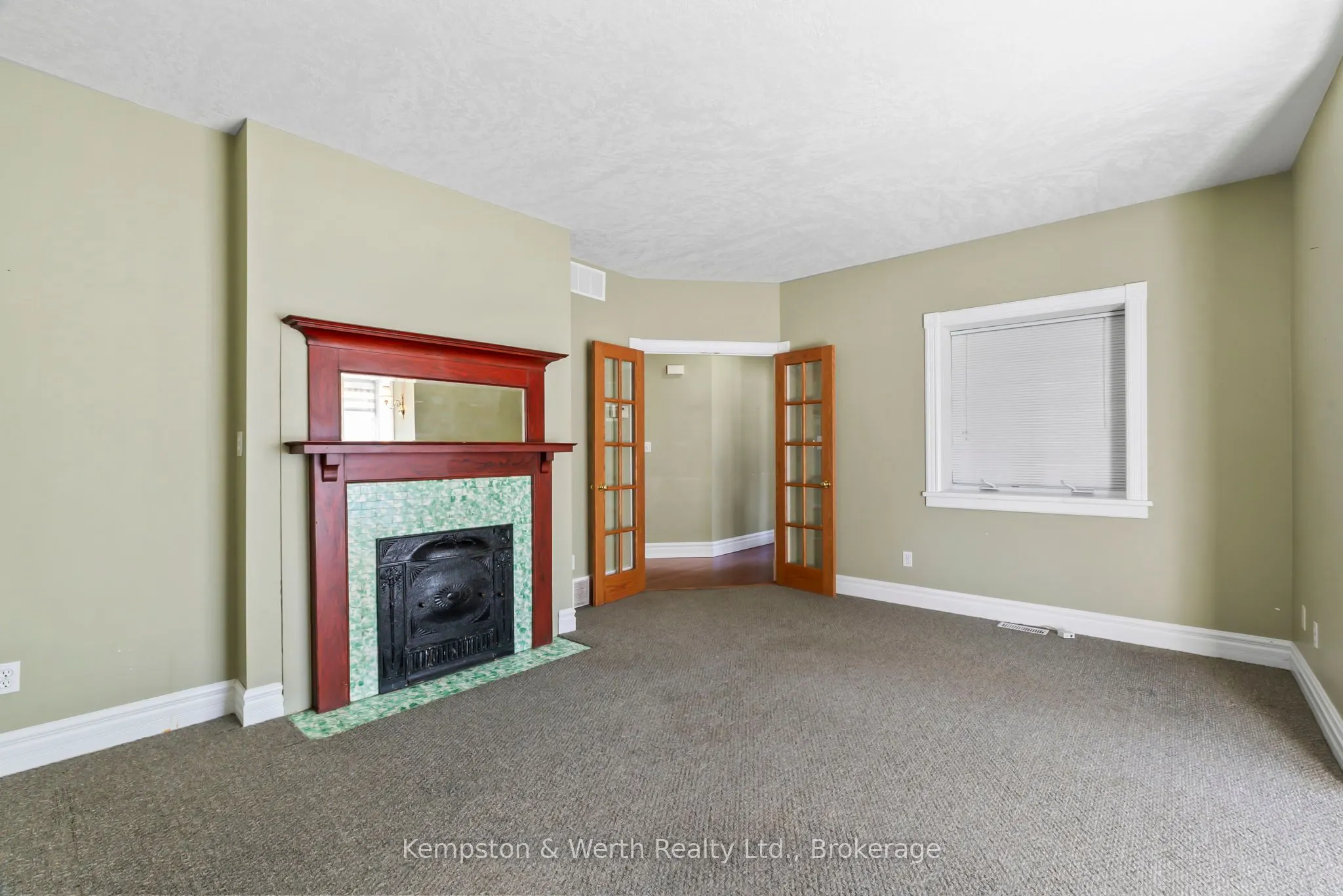 439 Main Street W