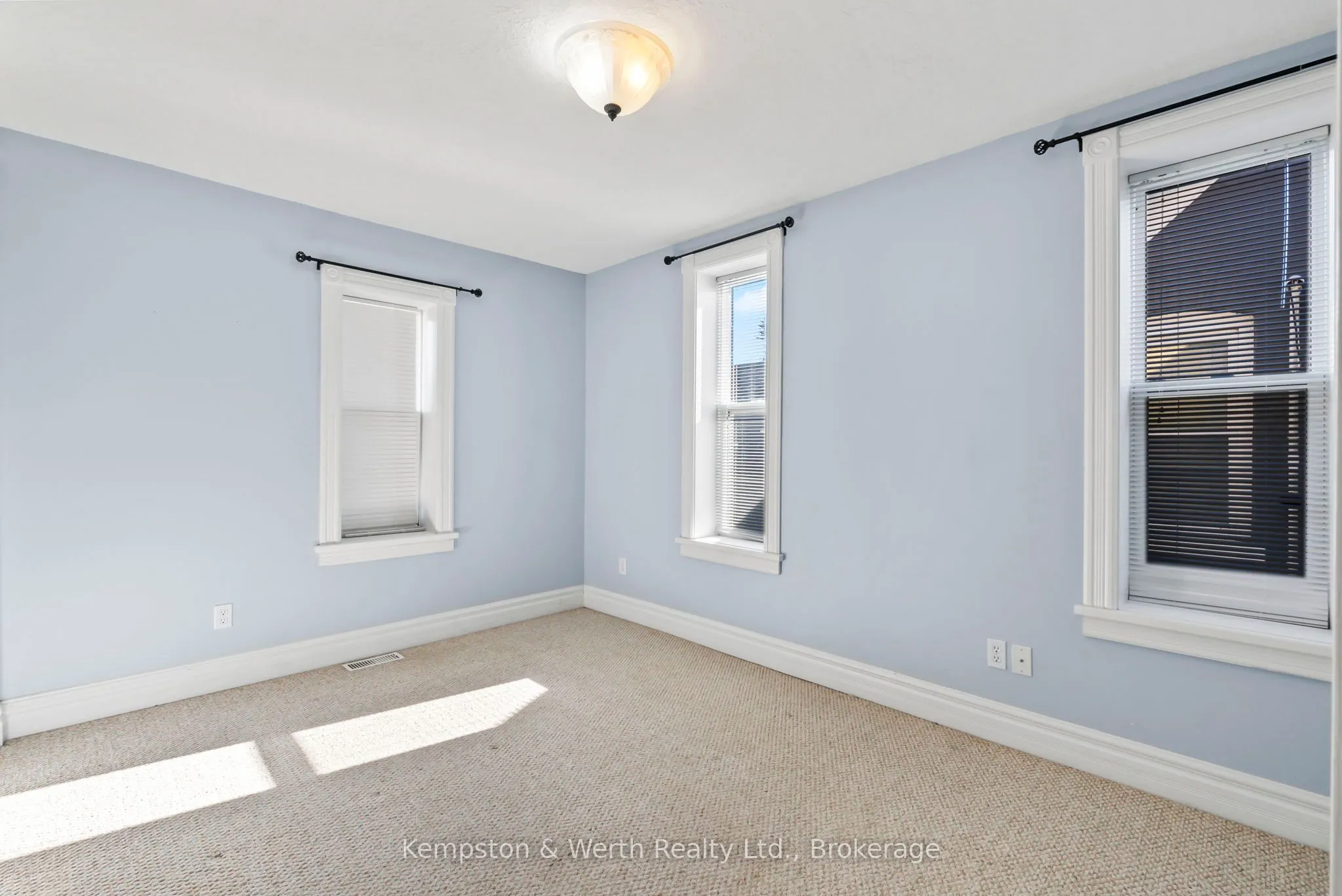 439 Main Street W