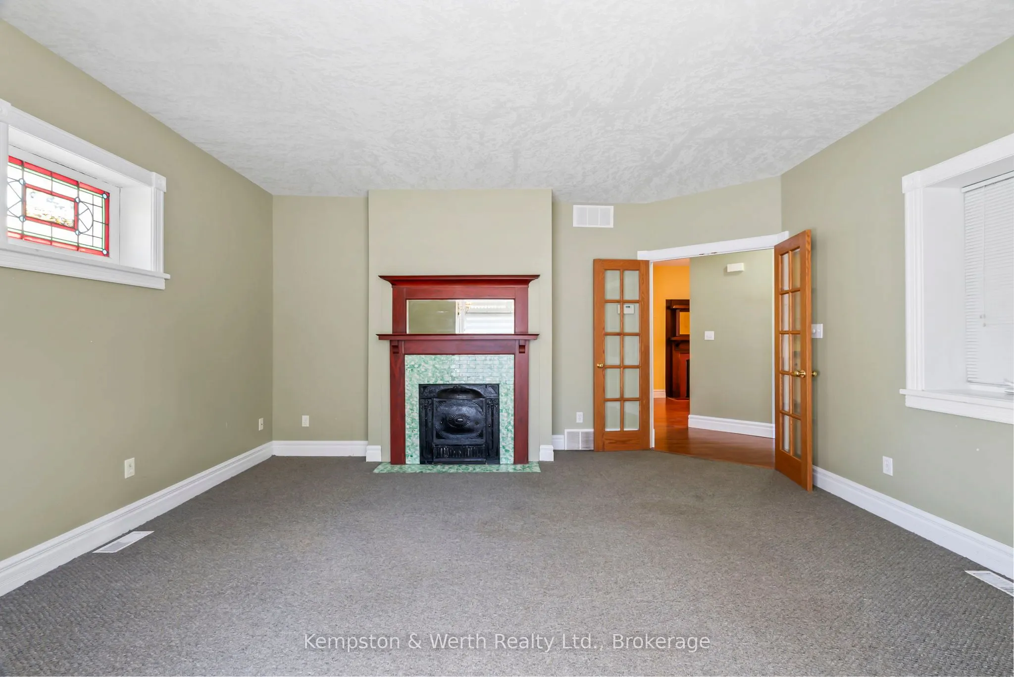 439 Main Street W
