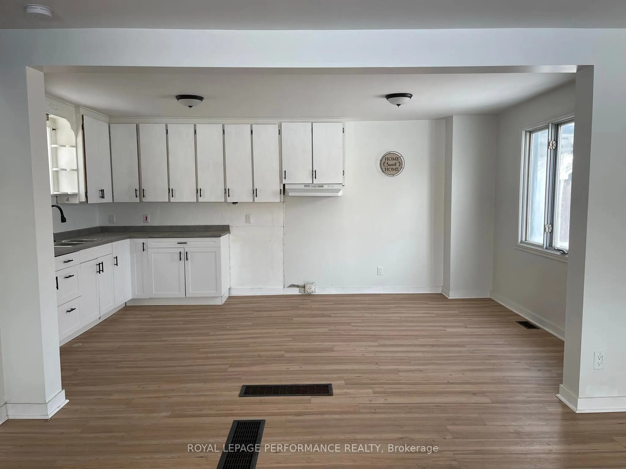 110-110a Eleventh Street E