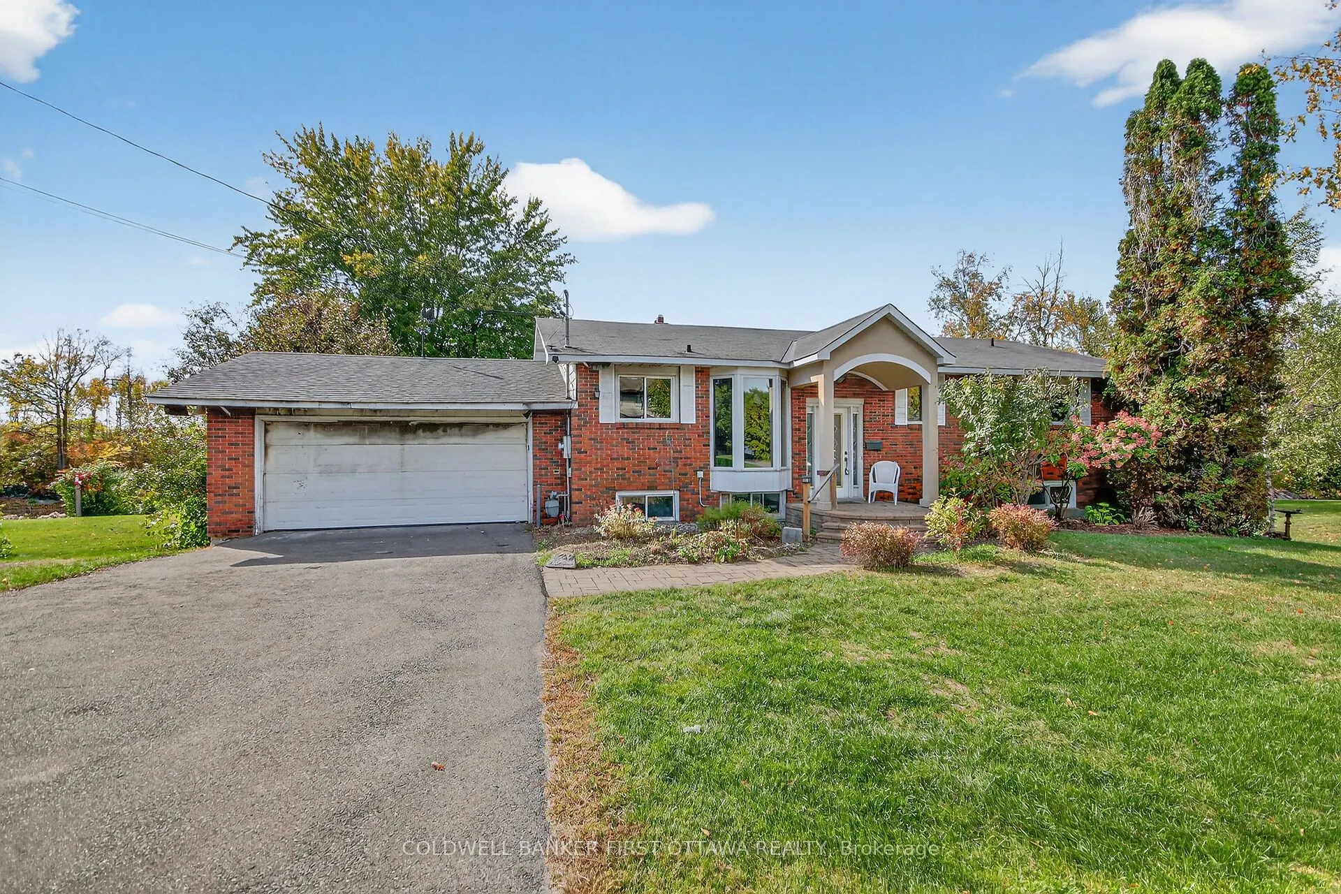 5228 McLean Crescent
