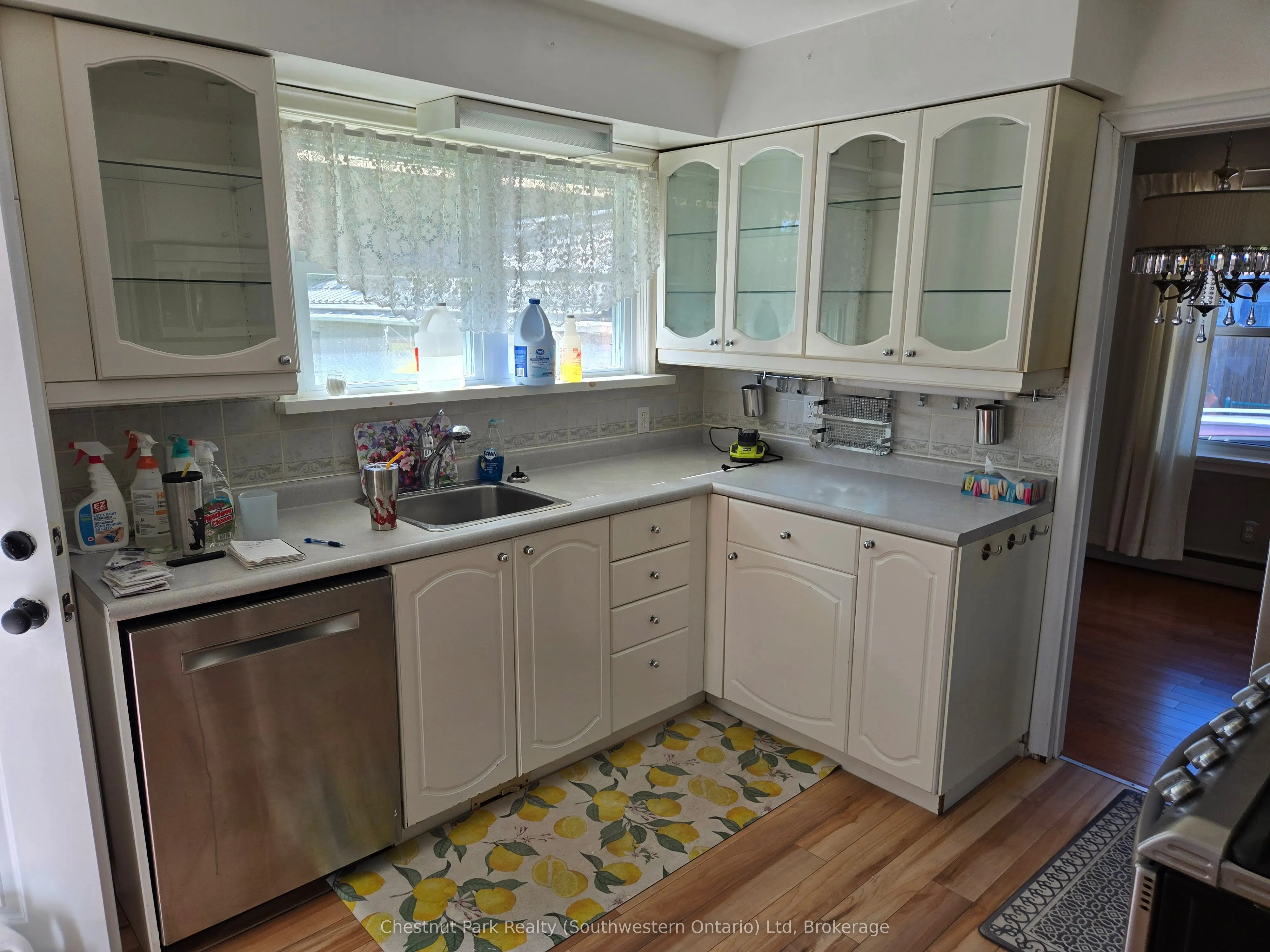 324 Stevenson Street N