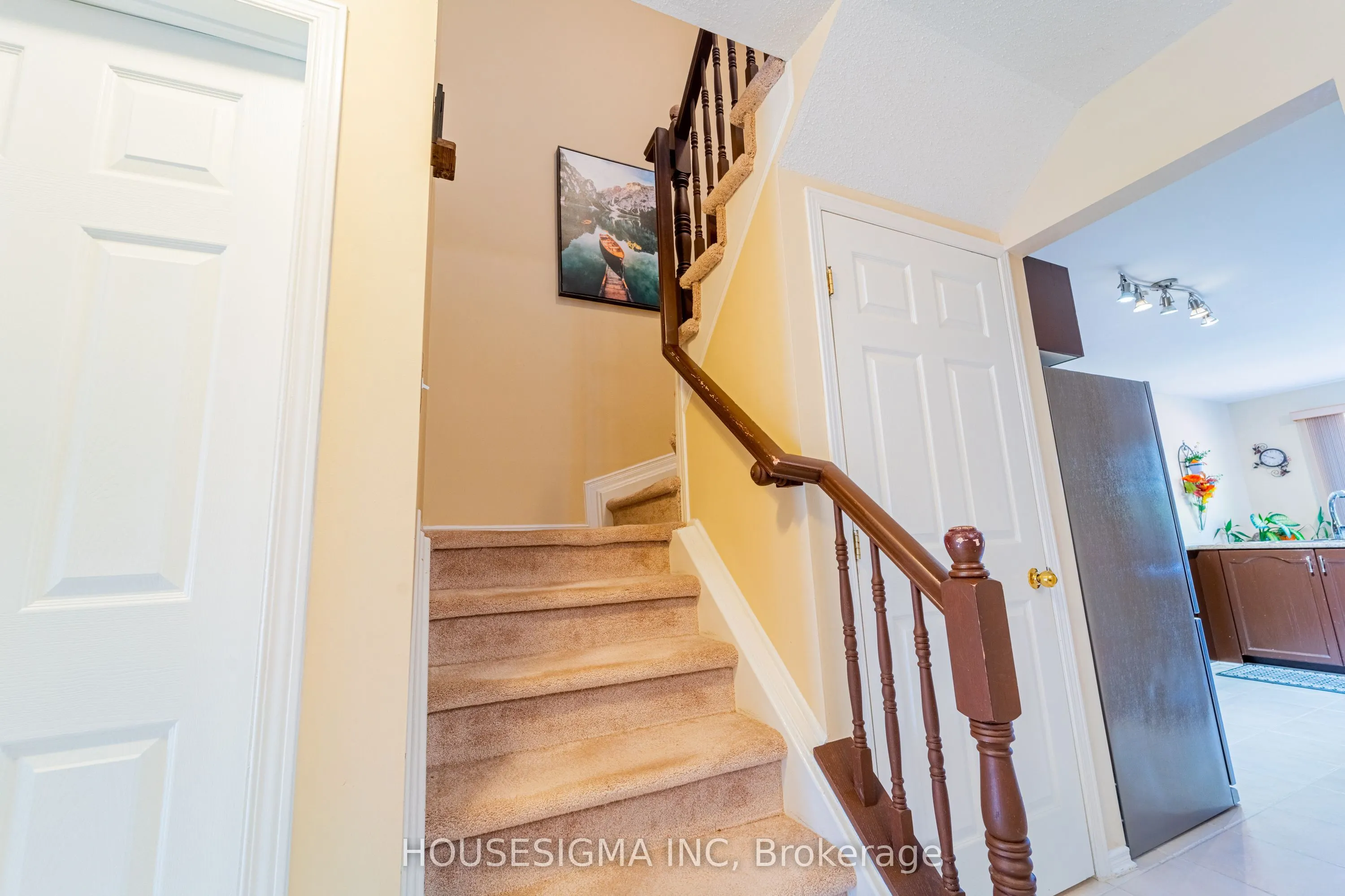 8 Hodgson Court