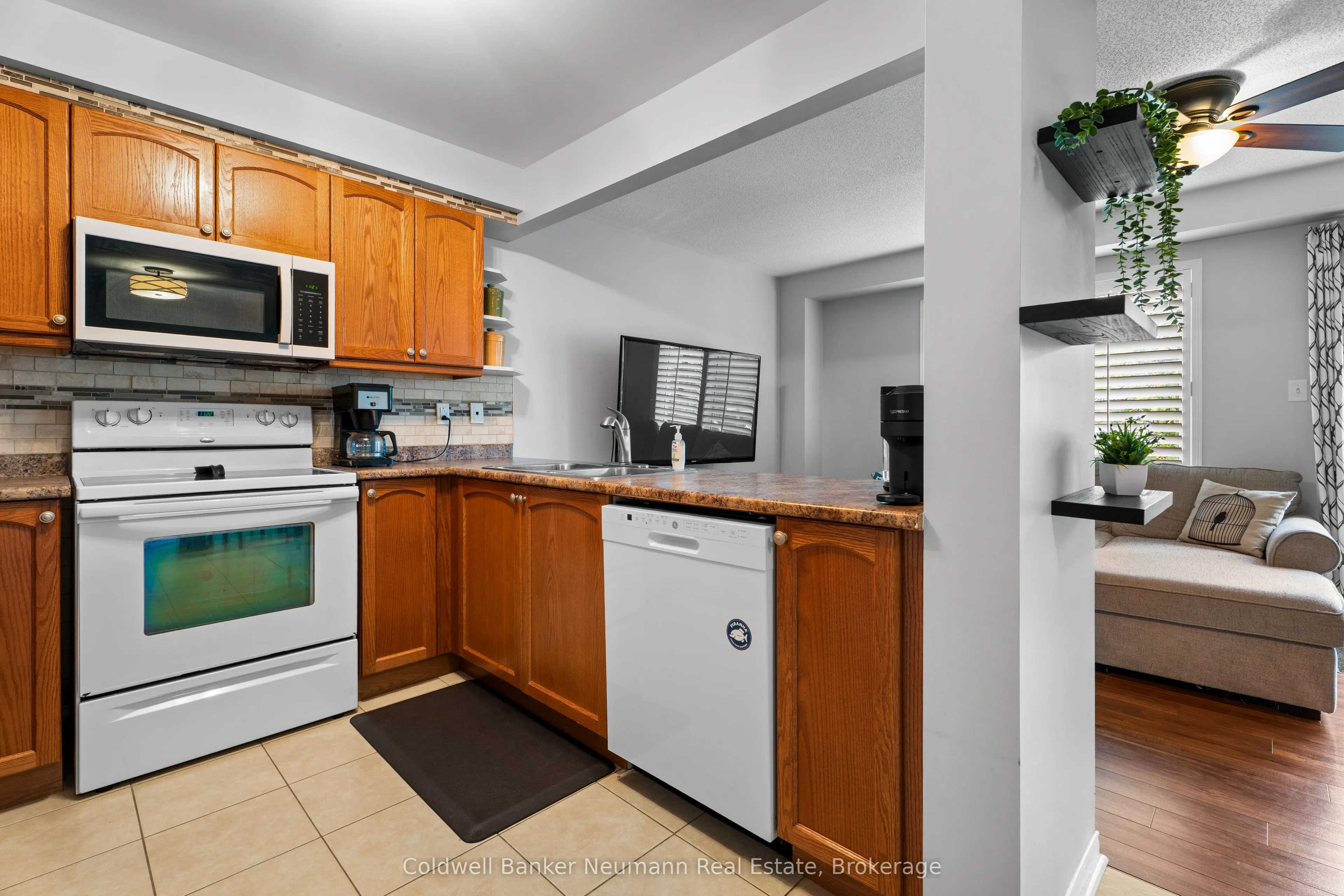 1035 Victoria Road S, #71