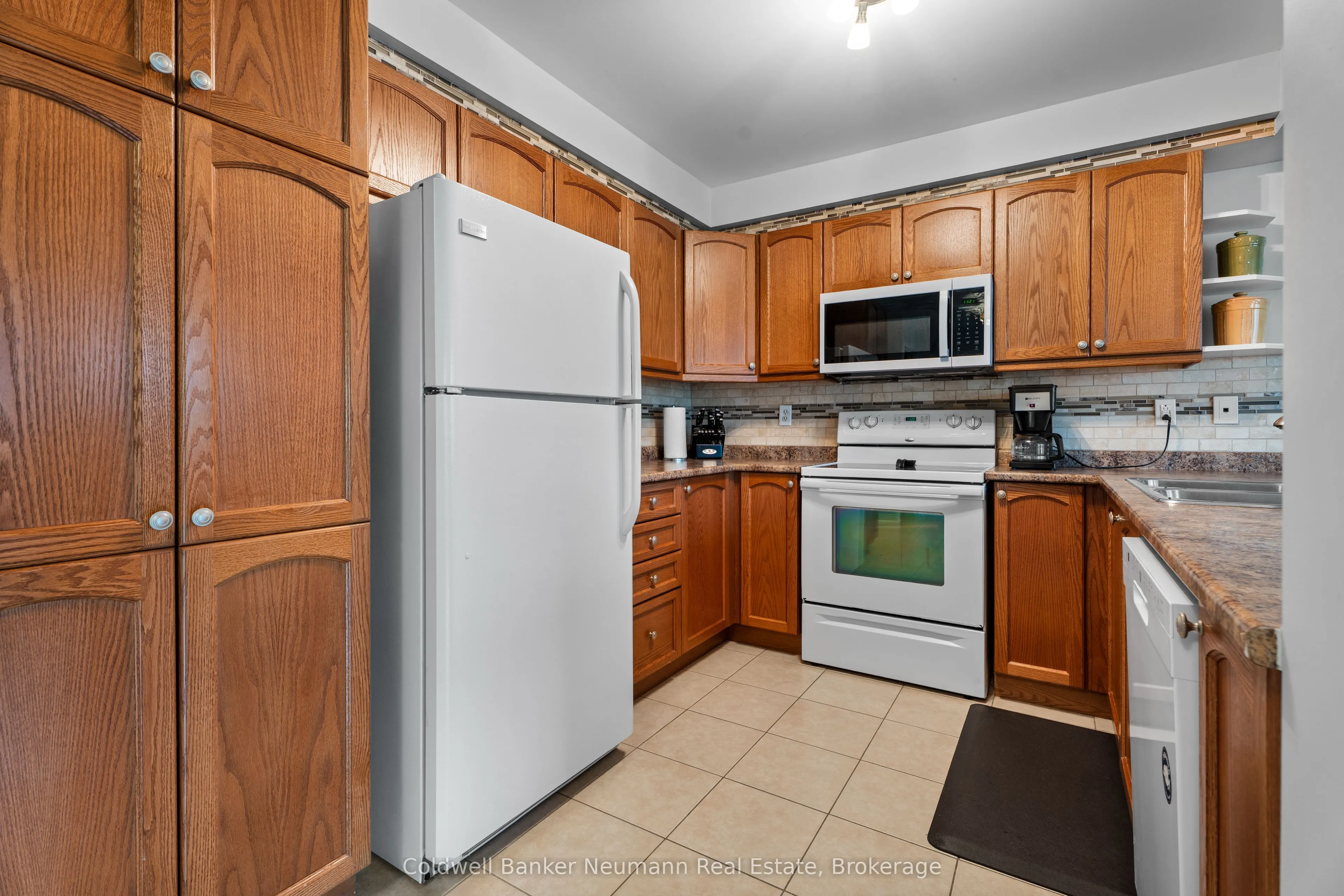 1035 Victoria Road S, #71