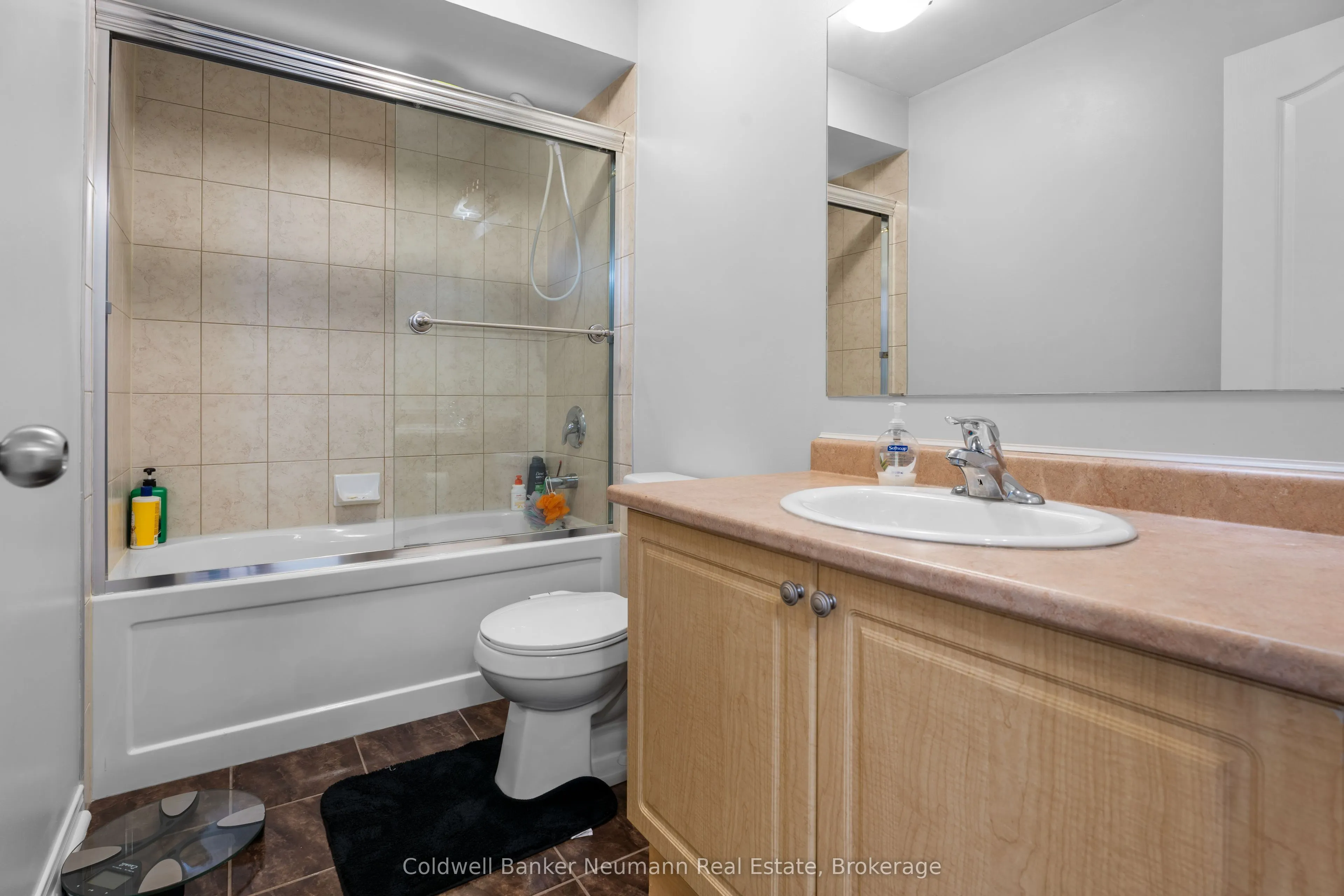 1035 Victoria Road S, #71