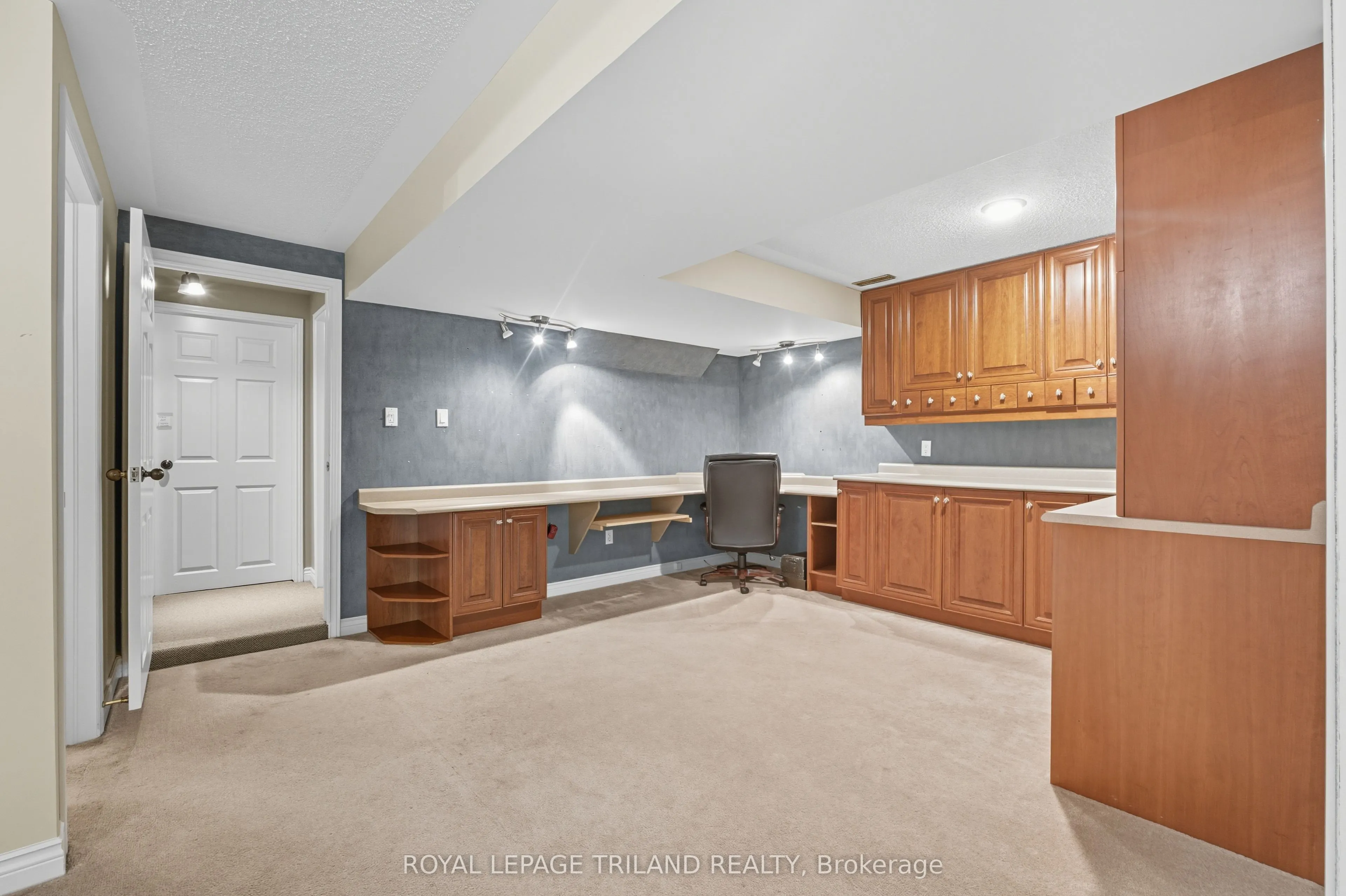 60 Rosecliffe Crescent, #16