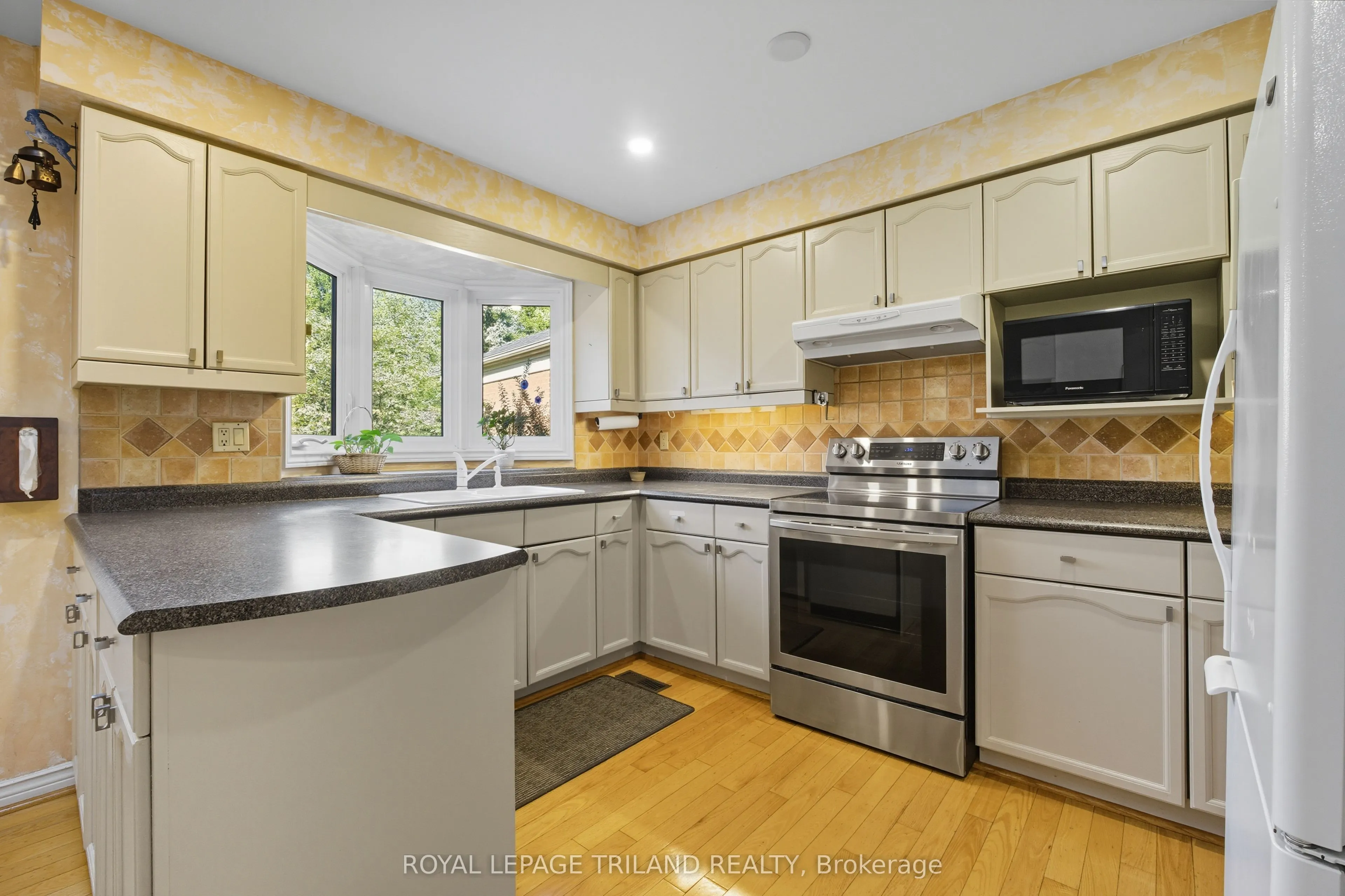 60 Rosecliffe Crescent, #16