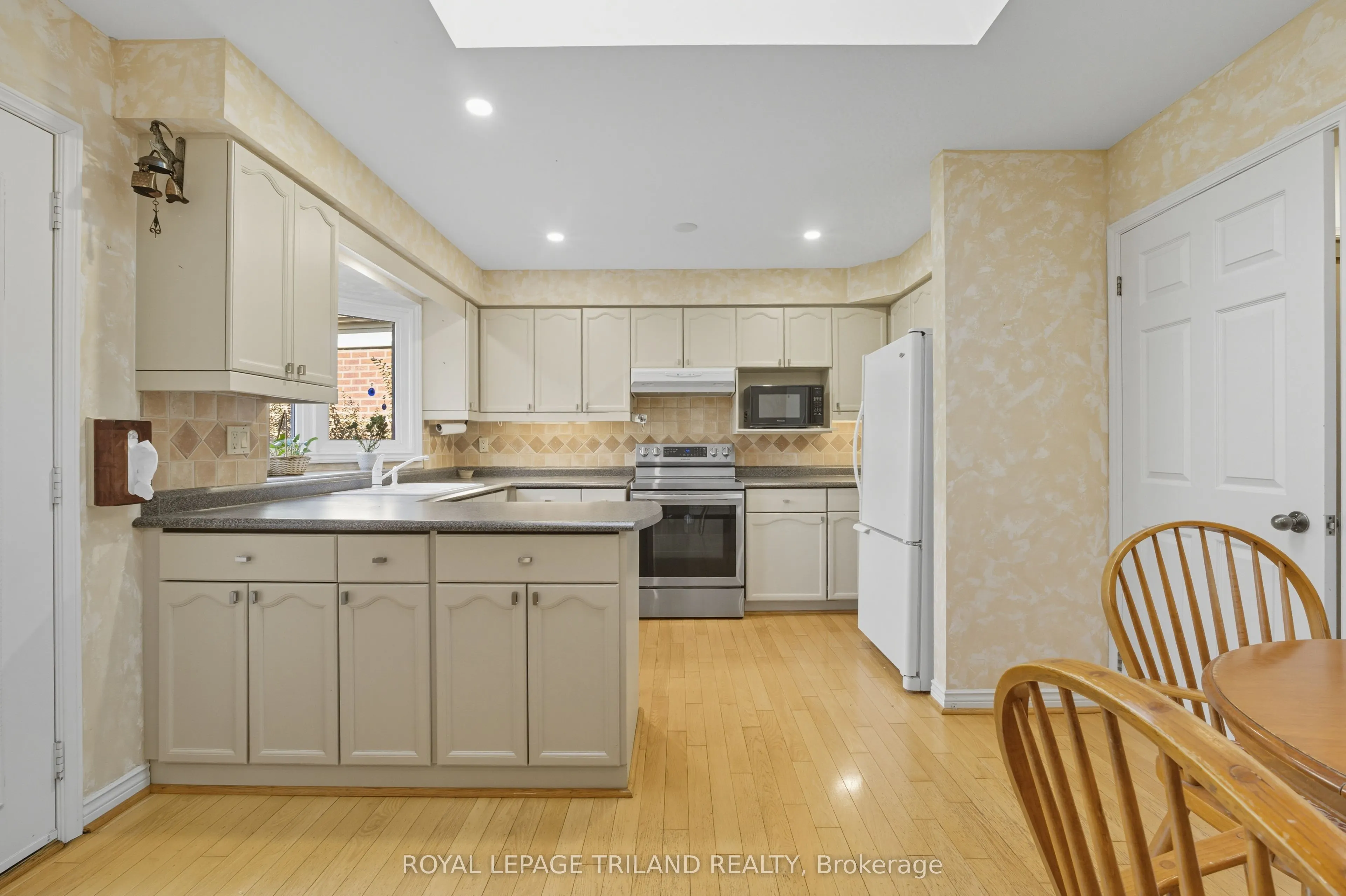 60 Rosecliffe Crescent, #16