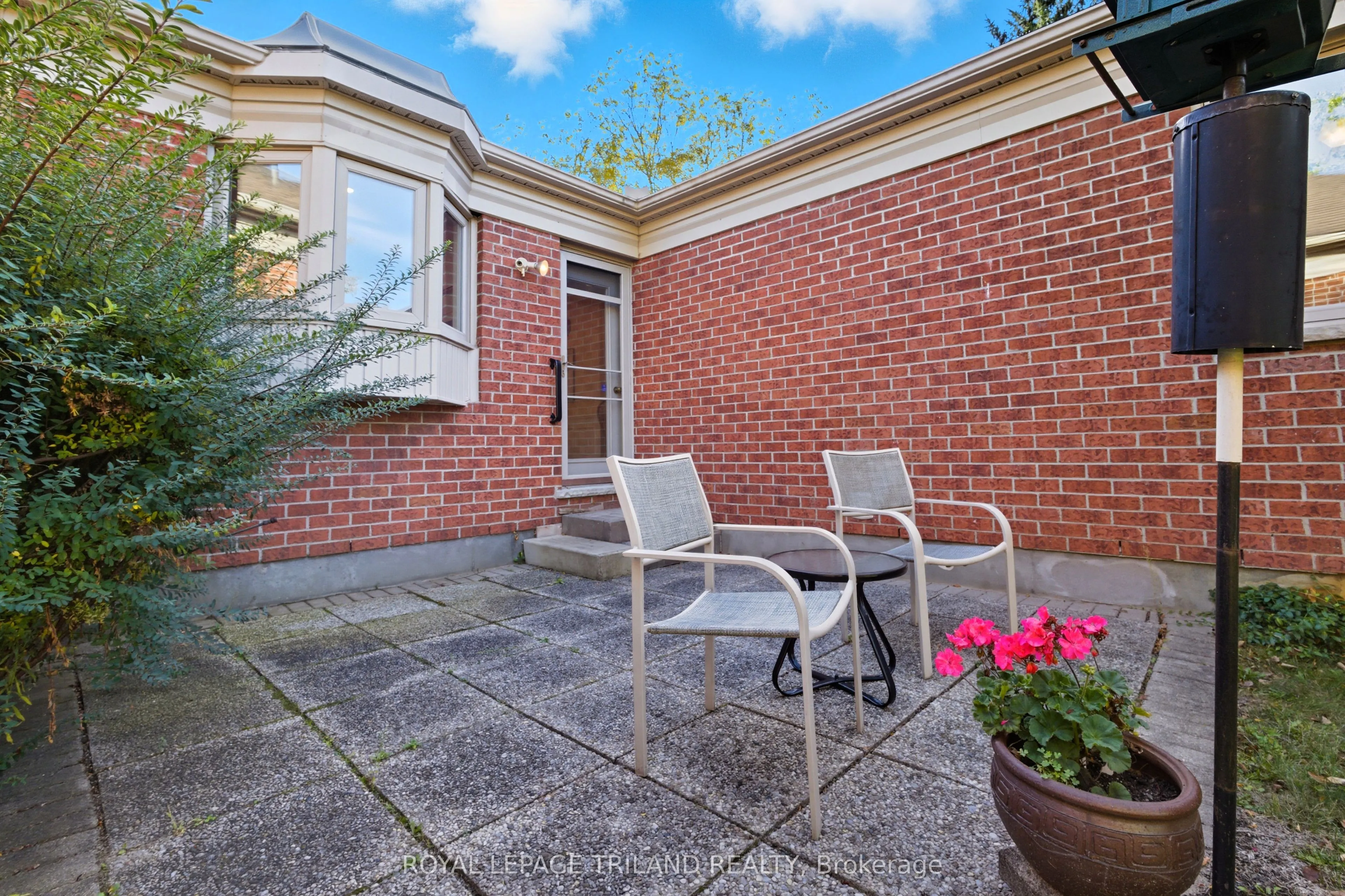 60 Rosecliffe Crescent, #16