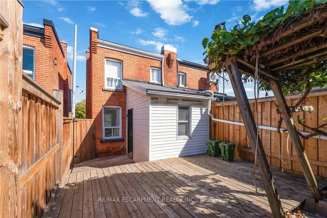 187 Barton Street W