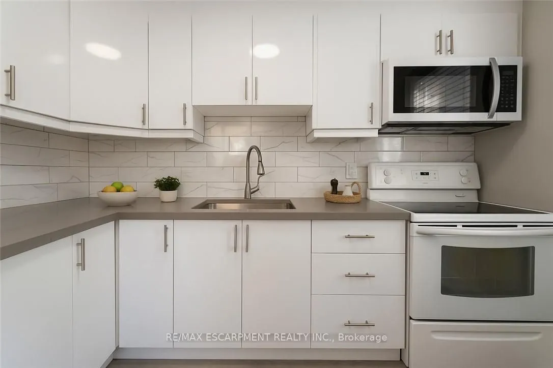 187 Barton Street W
