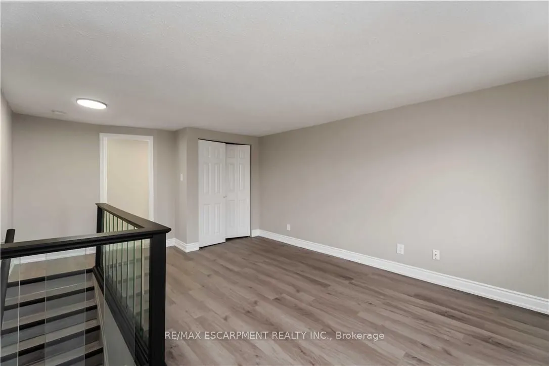 187 Barton Street W