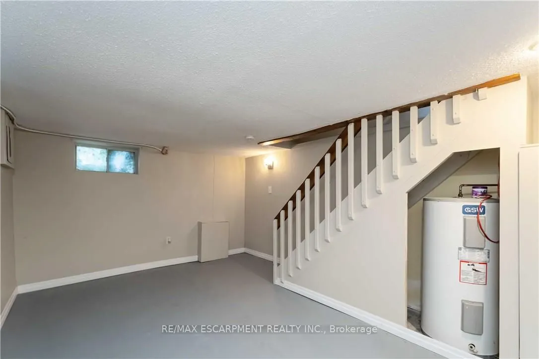 187 Barton Street W