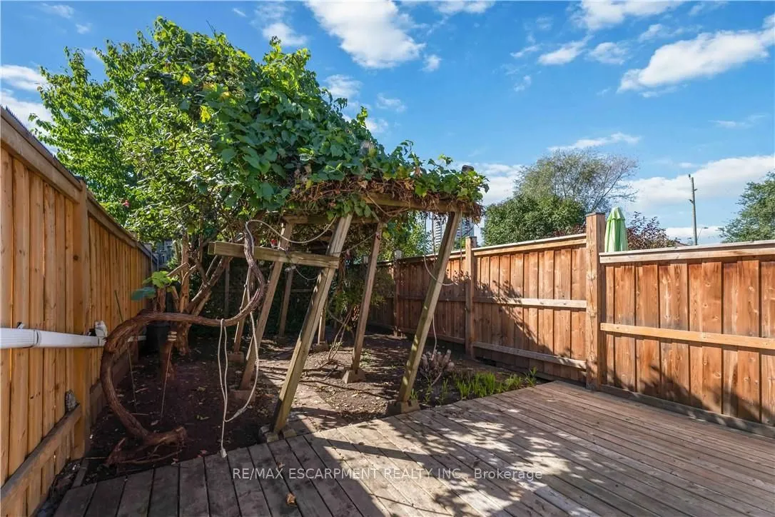 187 Barton Street W