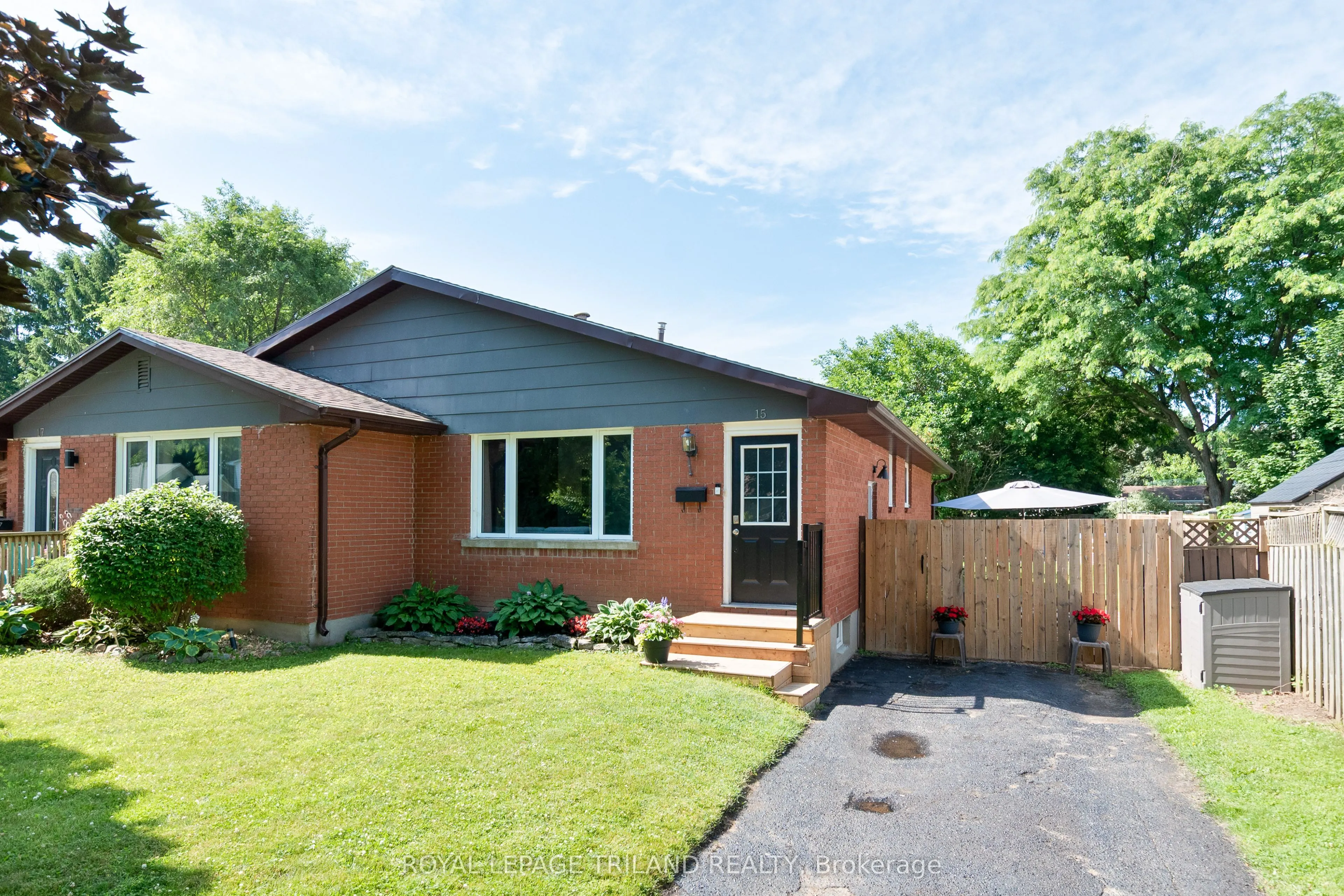 15 Mohegan Crescent