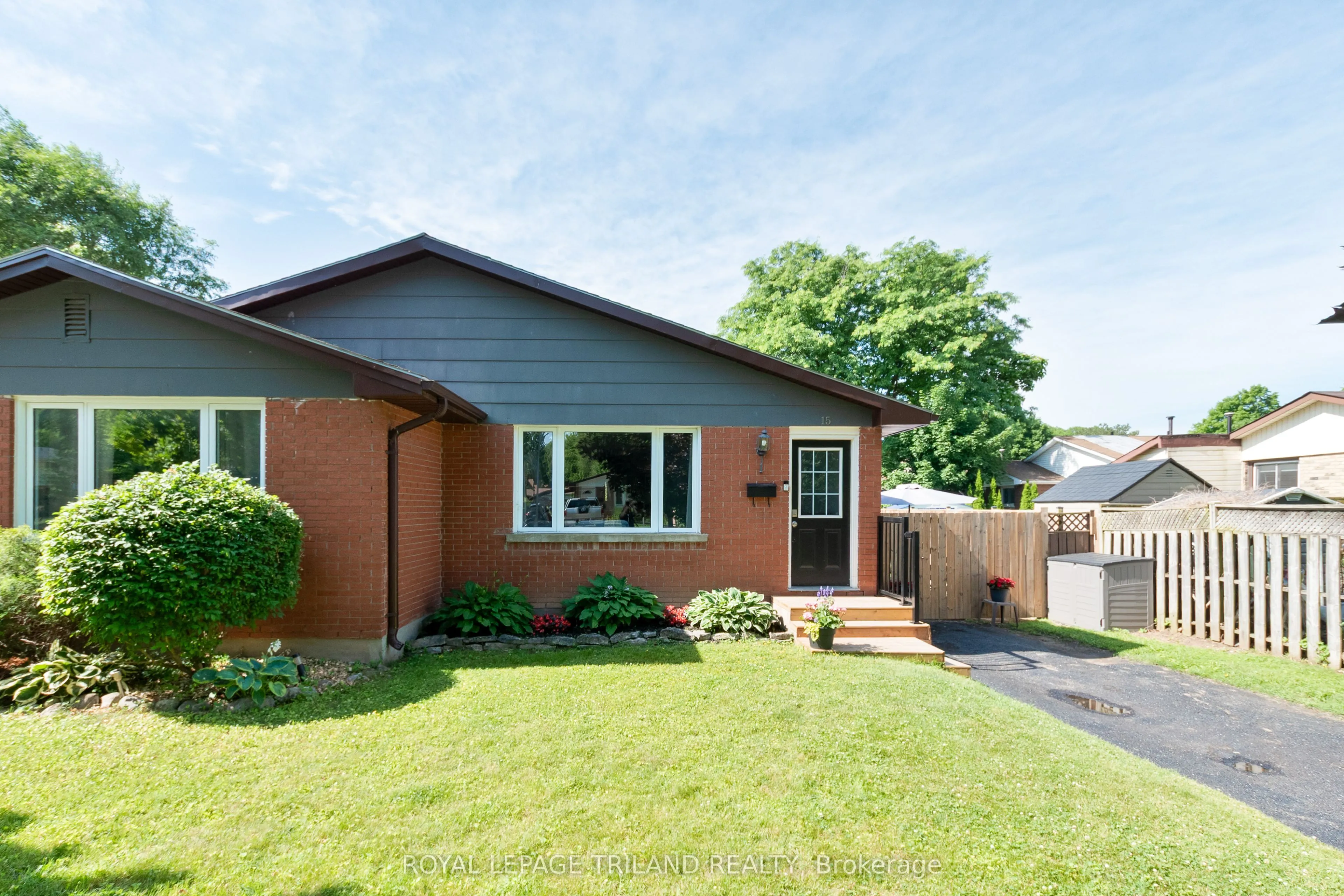 15 Mohegan Crescent