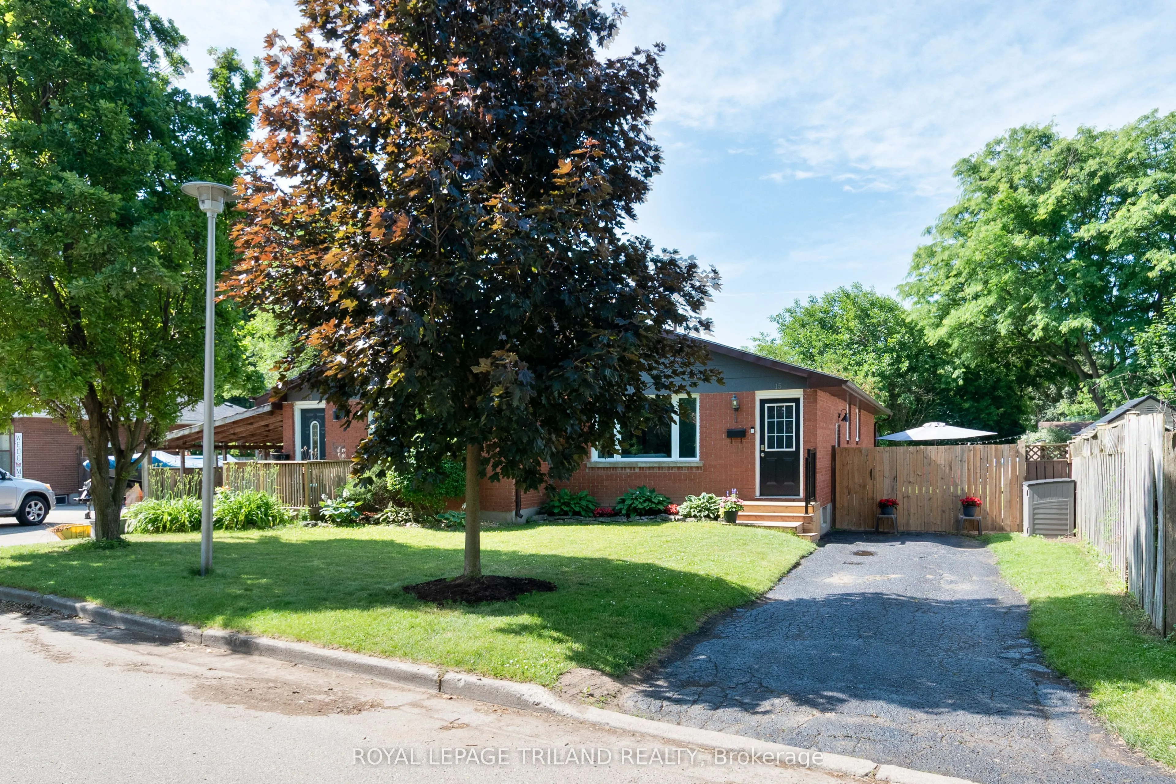 15 Mohegan Crescent